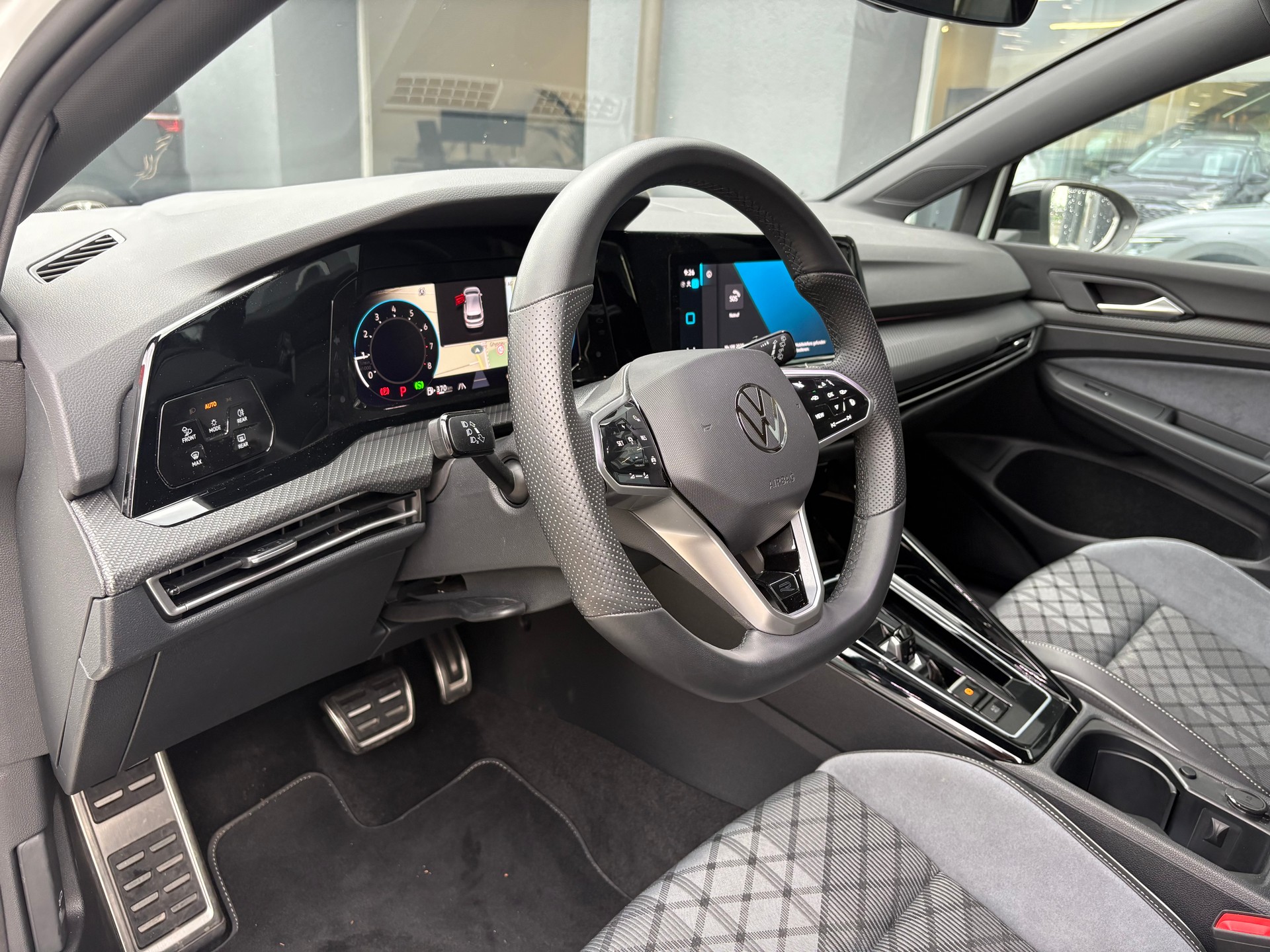 VW Golf 1.5 eTSI mHEV ACT R-Line DSG-image-5
