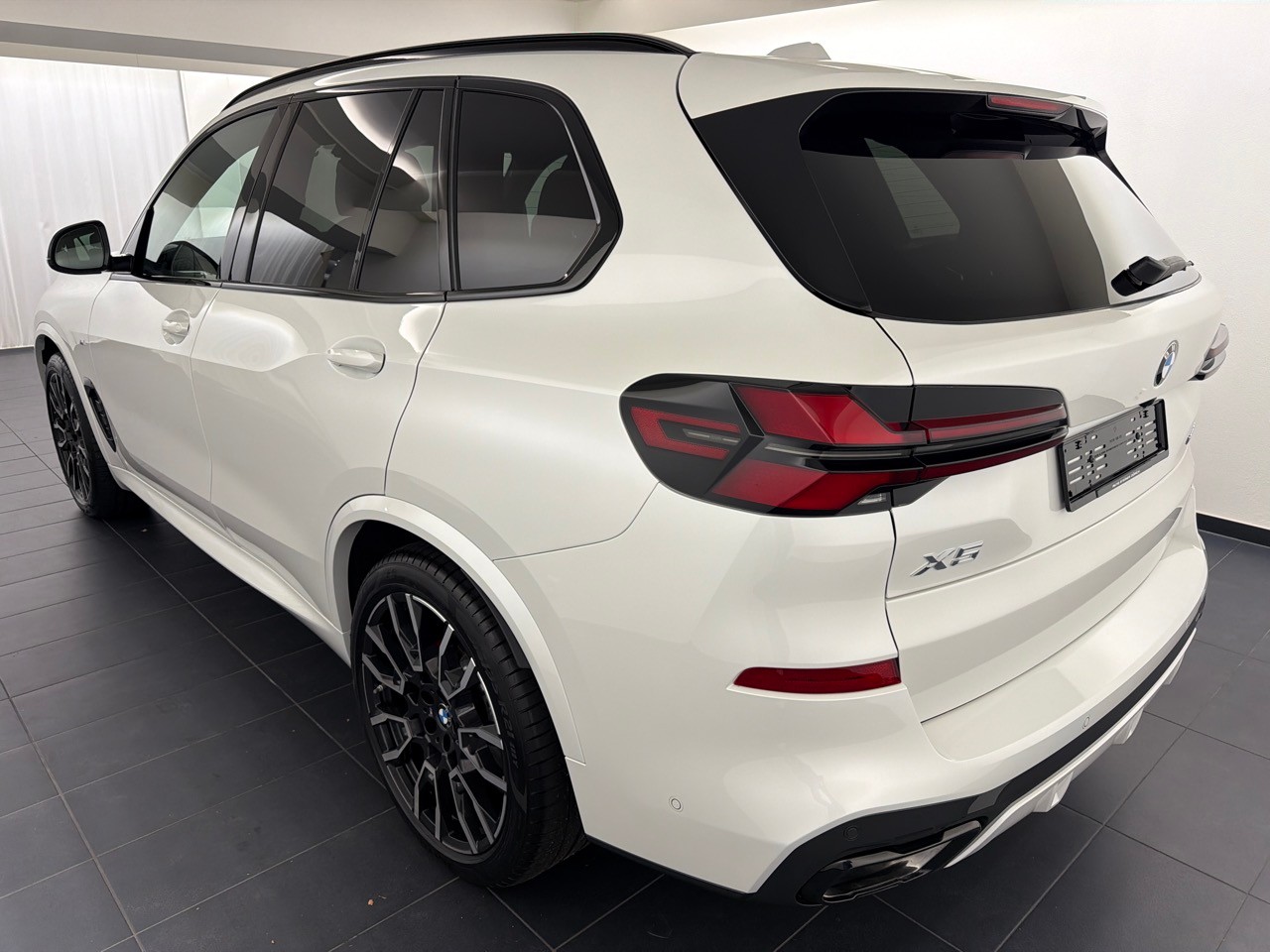 BMW X5 xD 48V 30d M Sport Pro-showroom-element-1