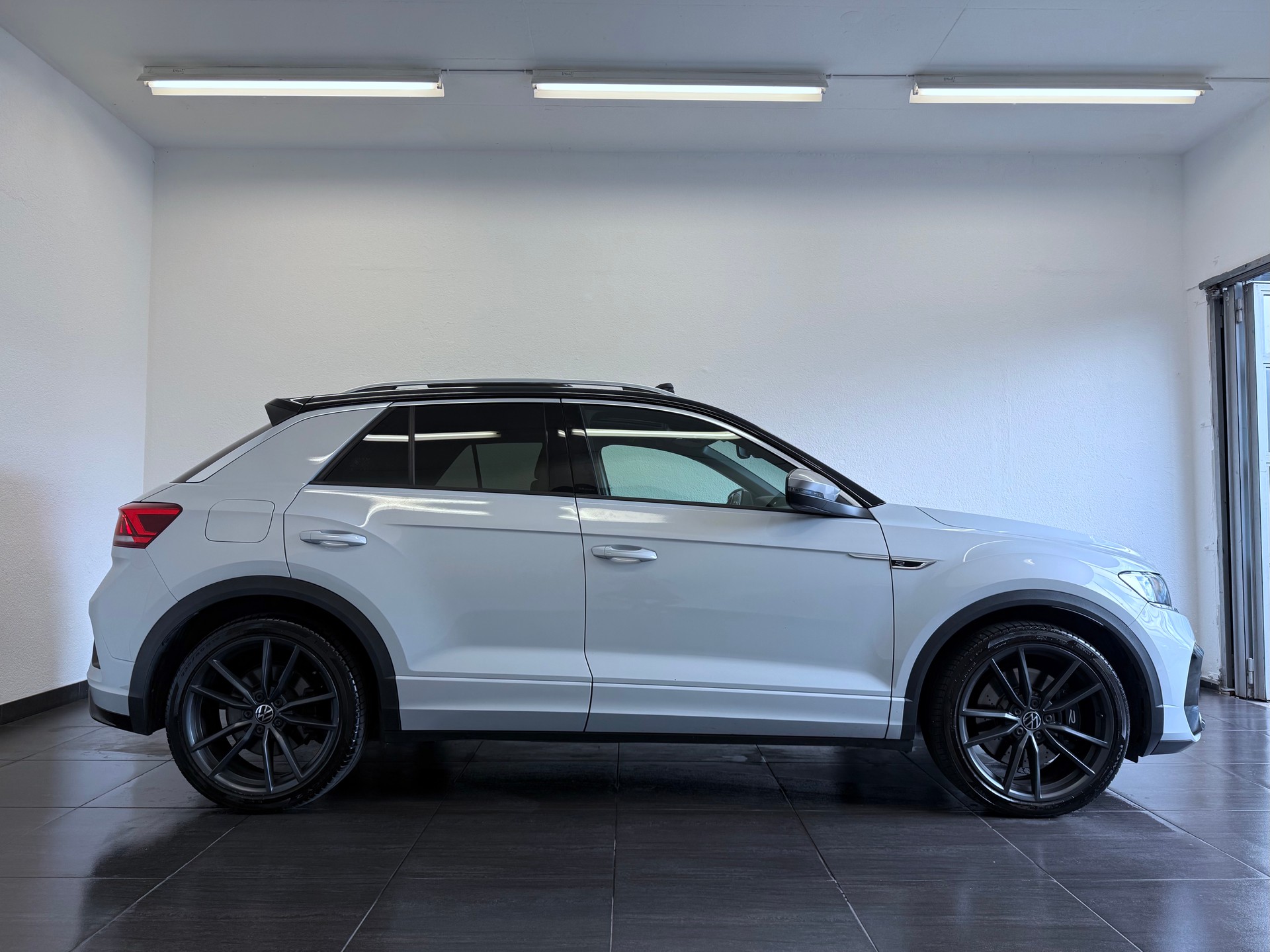 VW T-Roc 2.0 TSI R DSG 4Motion-showroom-element-3