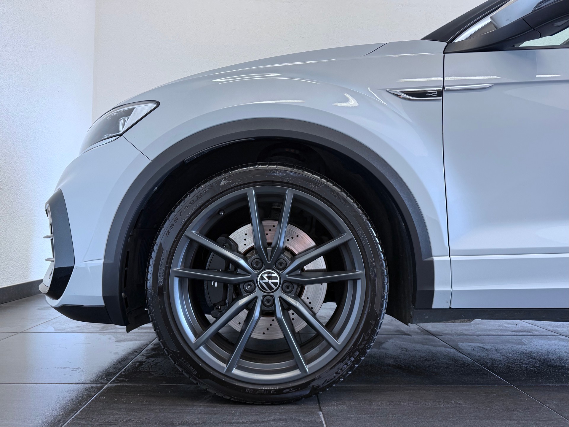 VW T-Roc 2.0 TSI R DSG 4Motion-image-5