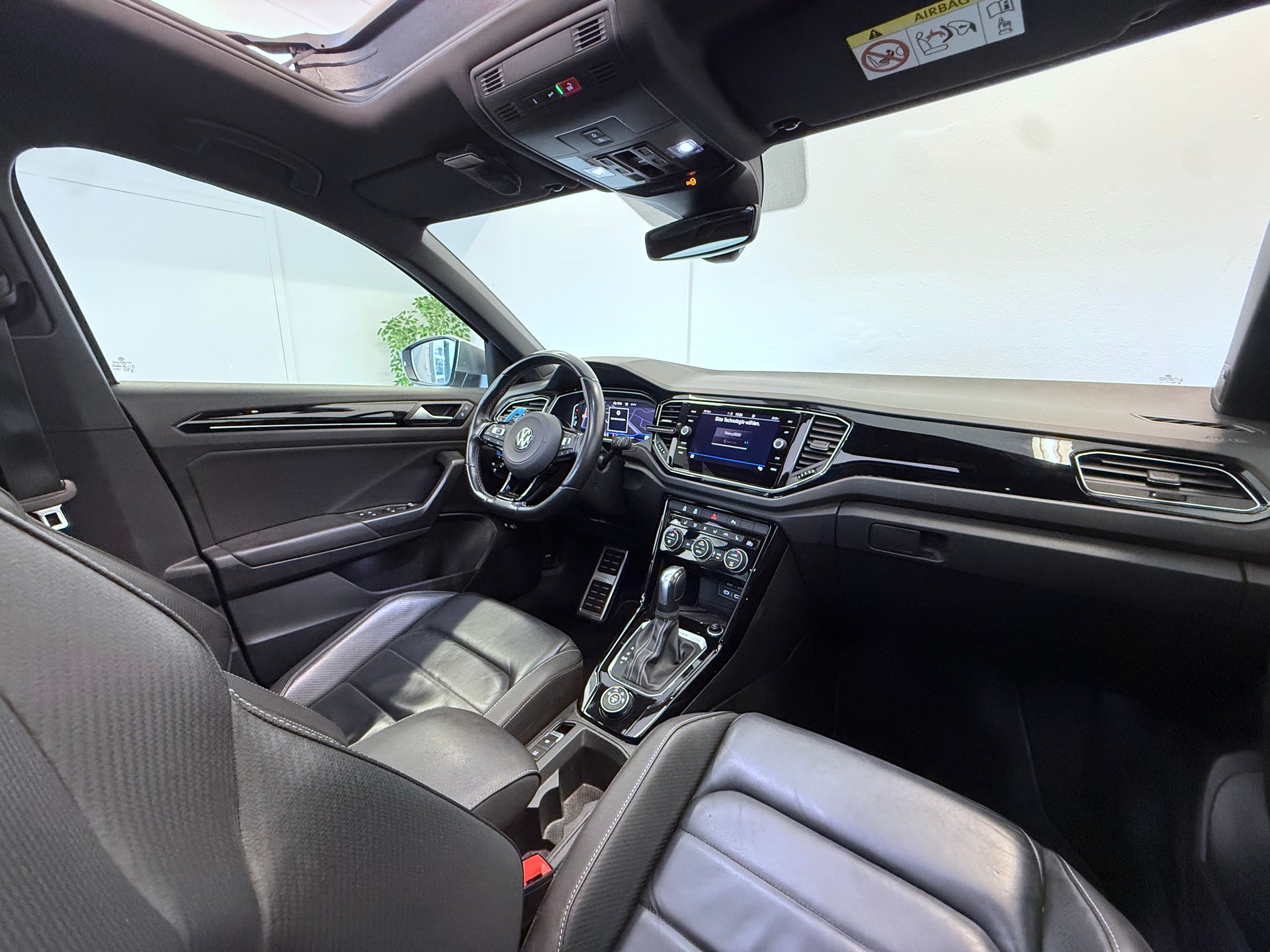VW T-Roc 2.0 TSI R DSG 4Motion-image-18