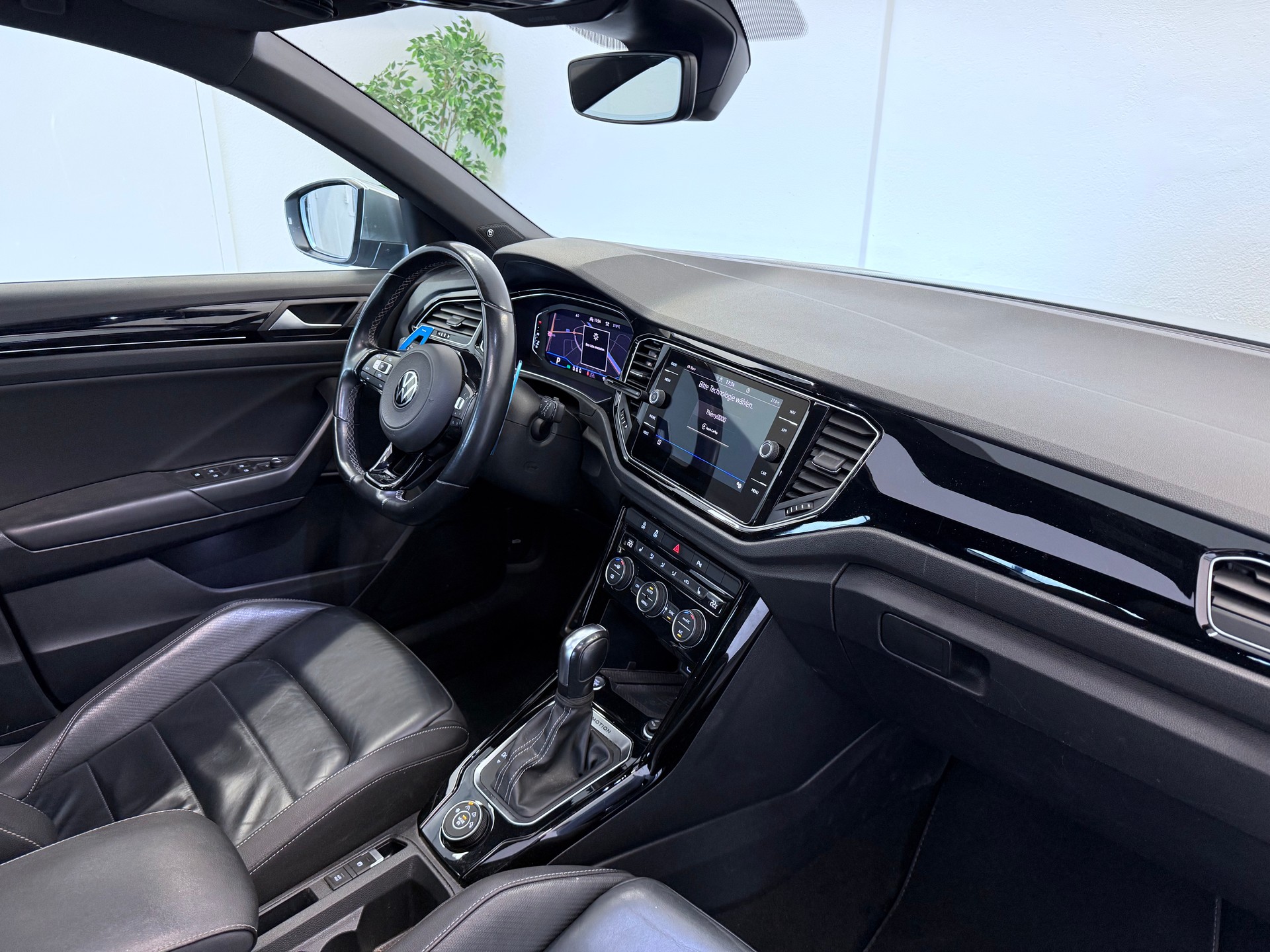 VW T-Roc 2.0 TSI R DSG 4Motion-image-17