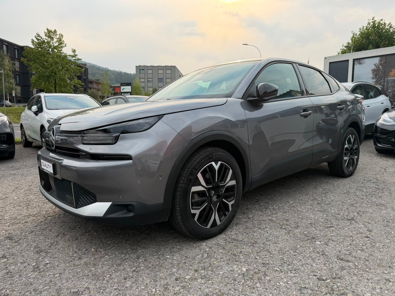 CITROEN C4 X HEV Max-showroom-element-1