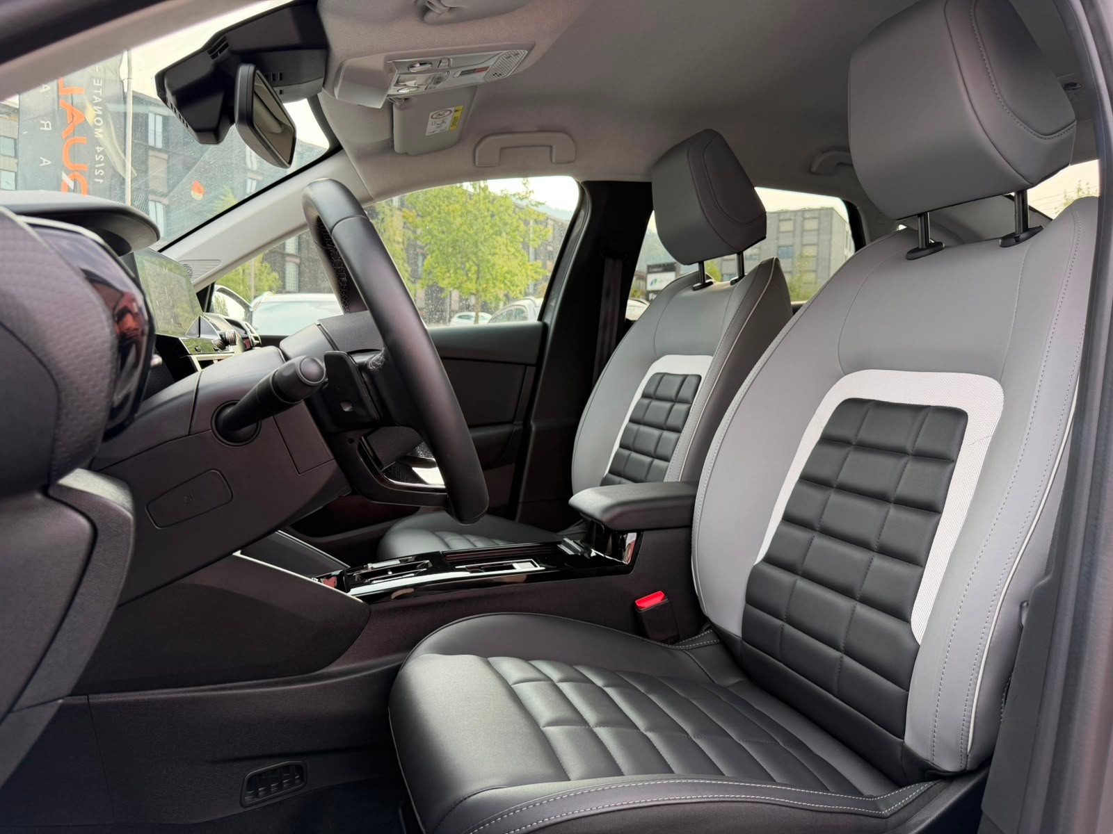CITROEN C4 X HEV Max-image-14