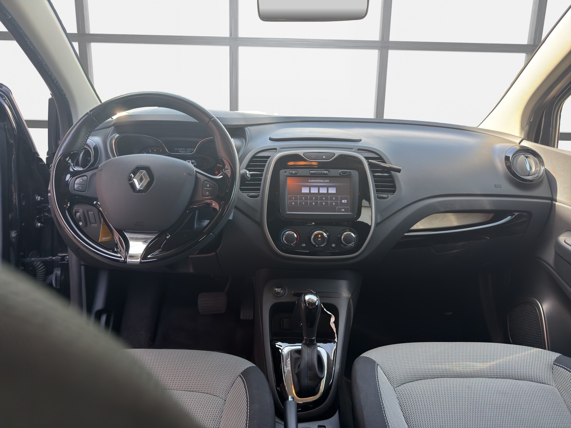 RENAULT Captur 1.2 T Helly Hansen EDC-image-12