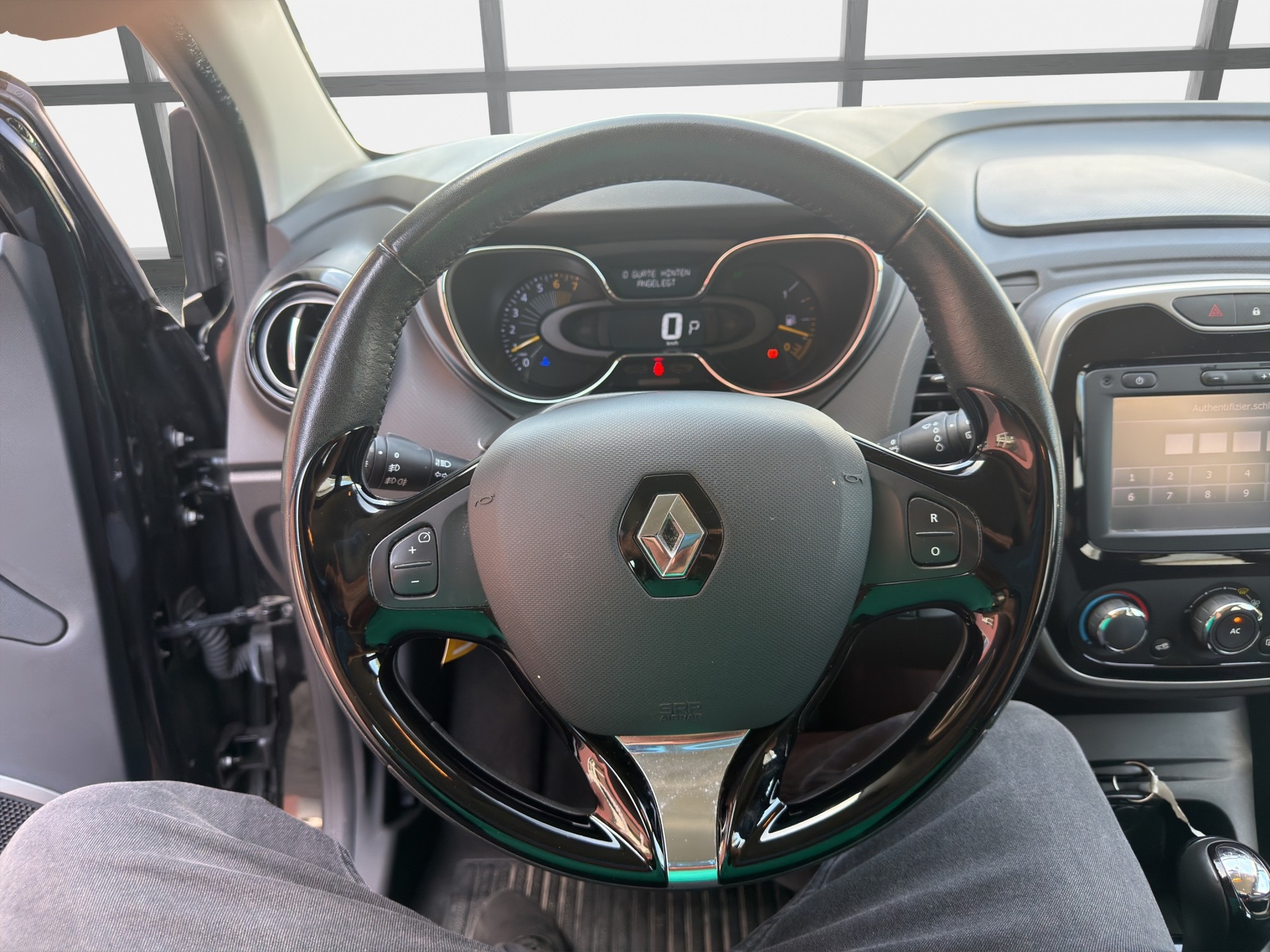 RENAULT Captur 1.2 T Helly Hansen EDC-image-8