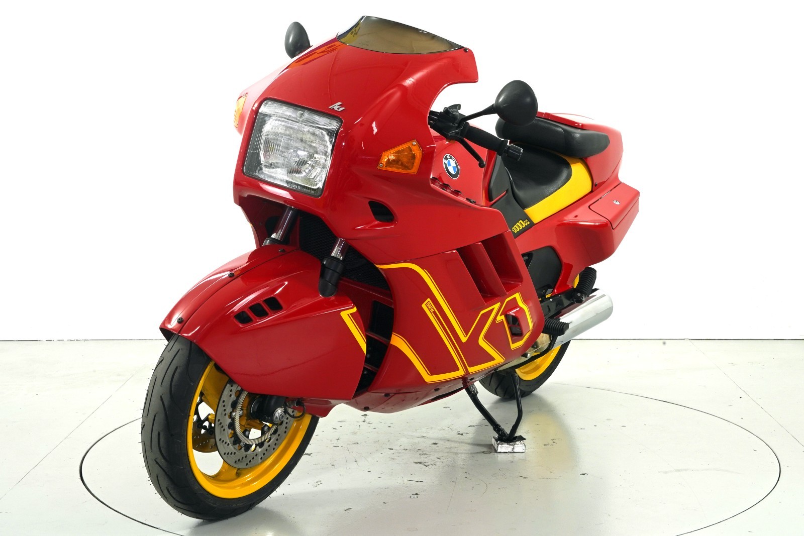 BMW K1-image-2