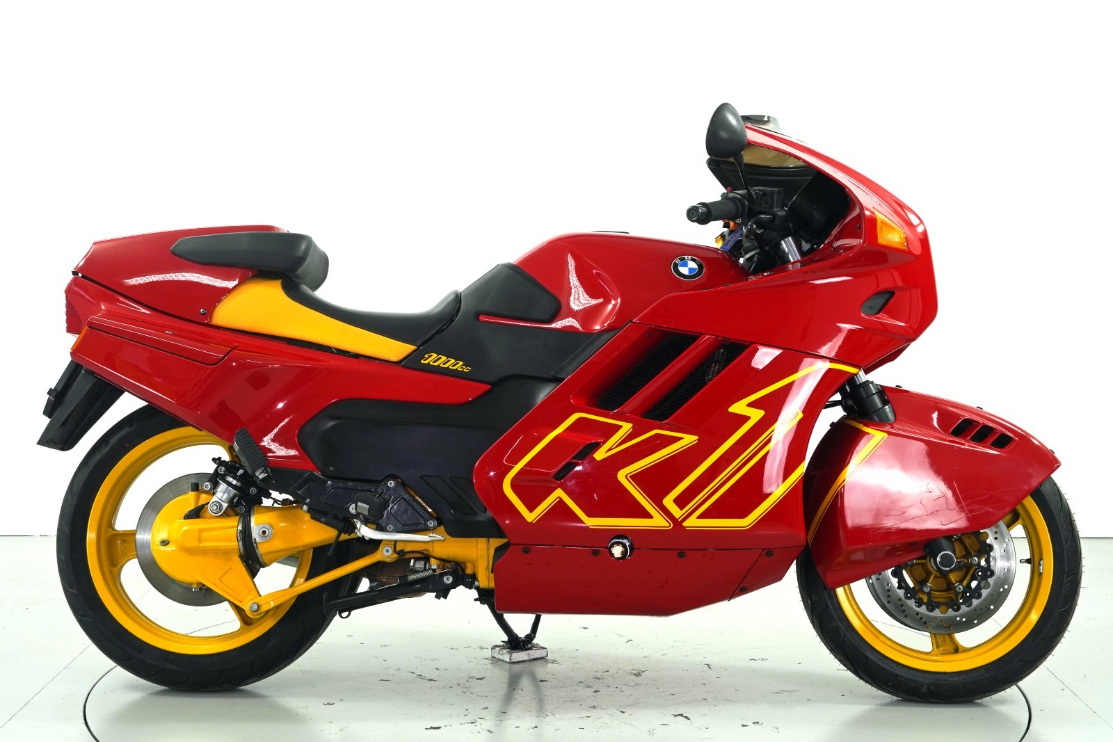 BMW K1-image-3
