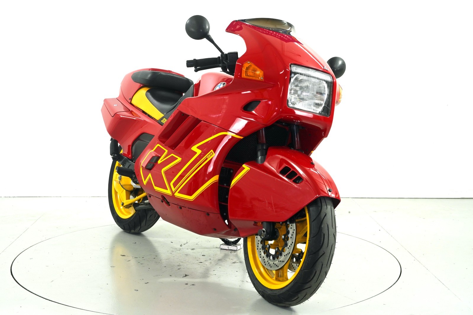 BMW K1-image-1