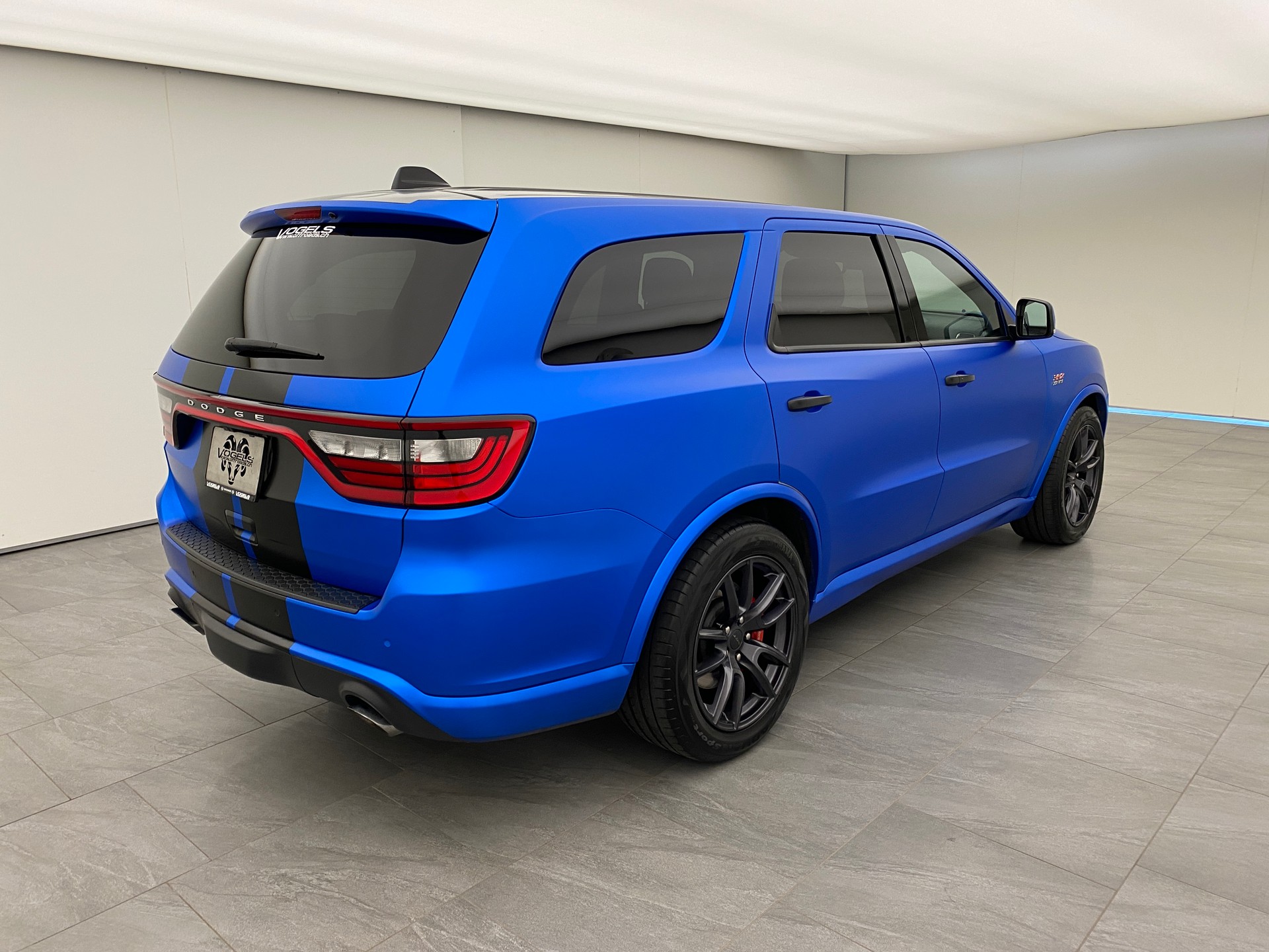 DODGE Durango SRT 6.4 AWD-showroom-element-3