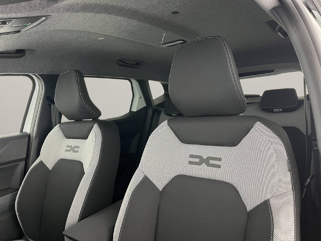 DACIA Duster 1.2 Hybrid Journey 4WD-image-14