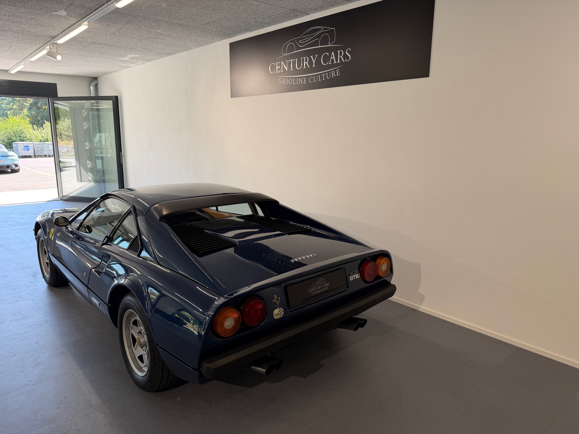 FERRARI GTBi-showroom-element-2