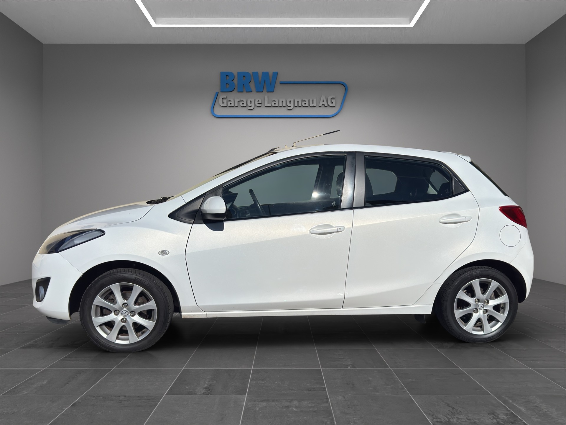 MAZDA 2 1.3i 16V Exclusive-showroom-element-1