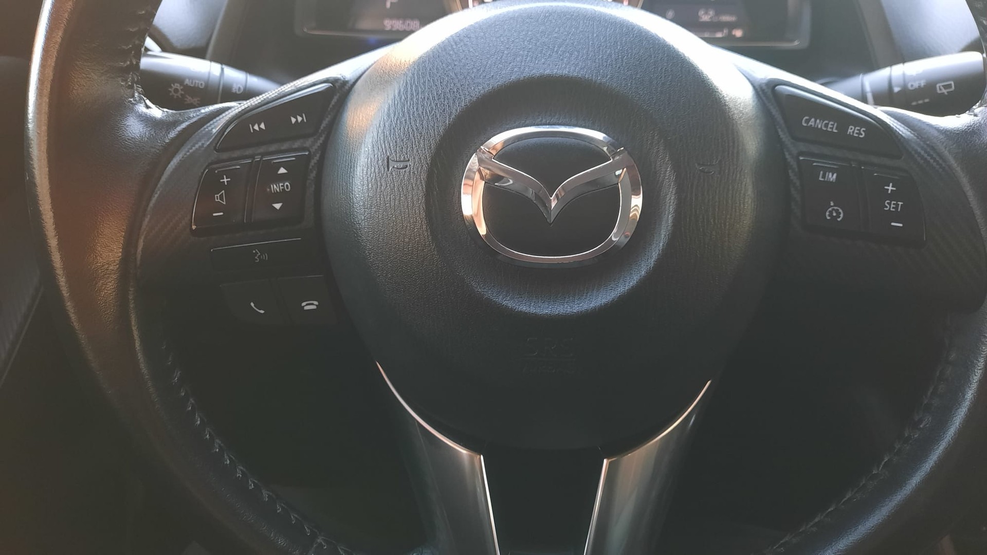 MAZDA 2 1.5i 16V Skyactiv-G Revolution Drive-image-9