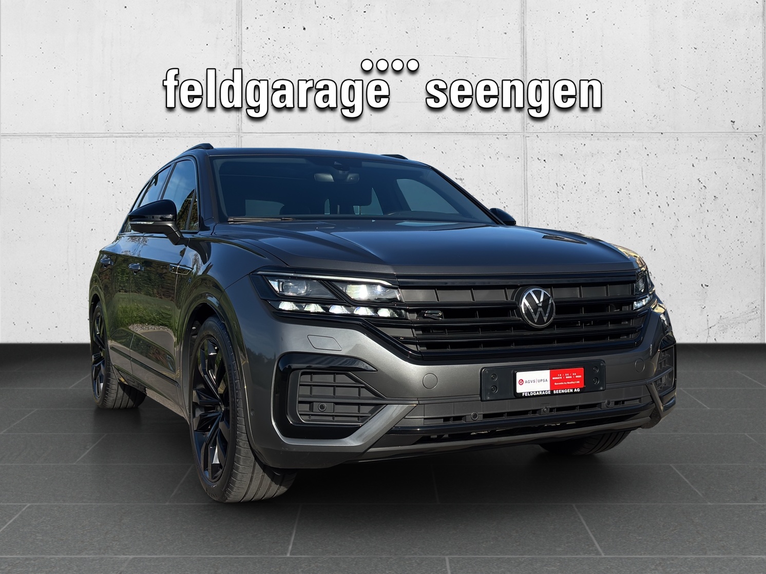 VW Touareg 3.0 TDI R Line Tiptronic mit AHK, Sitzbelüftung & Panorama-Ausstell-/Schiebedach-showroom-element-2