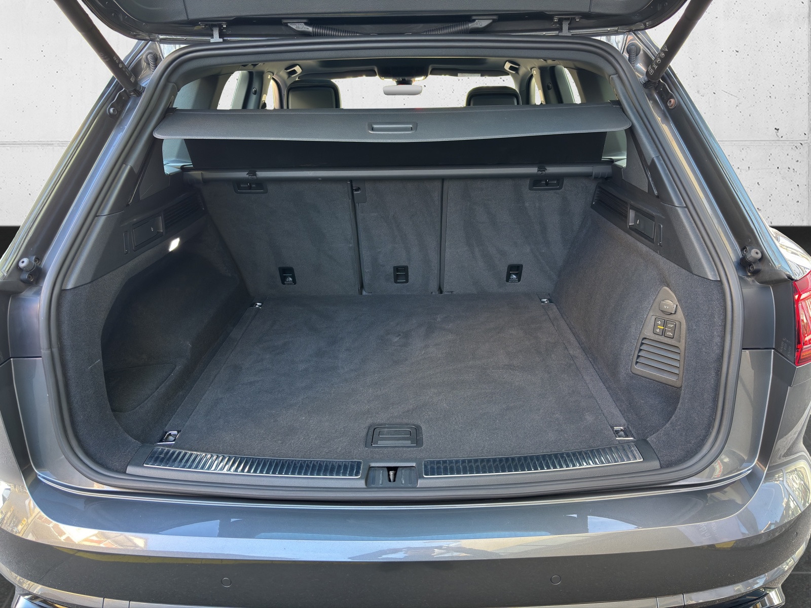 VW Touareg 3.0 TDI R Line Tiptronic mit AHK, Sitzbelüftung & Panorama-Ausstell-/Schiebedach-image-7