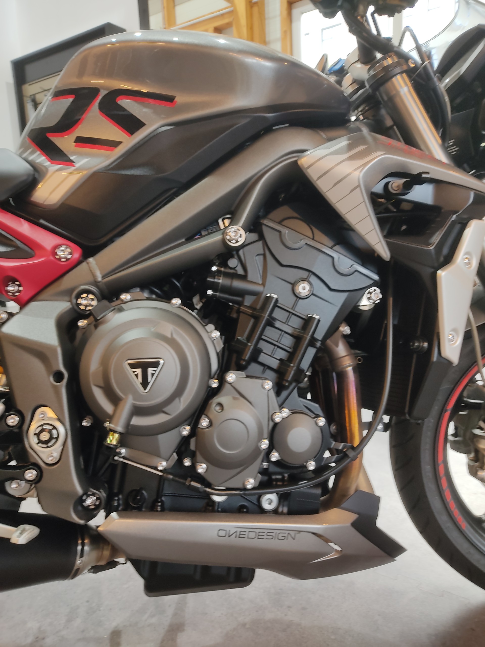 TRIUMPH Street Triple-image-4