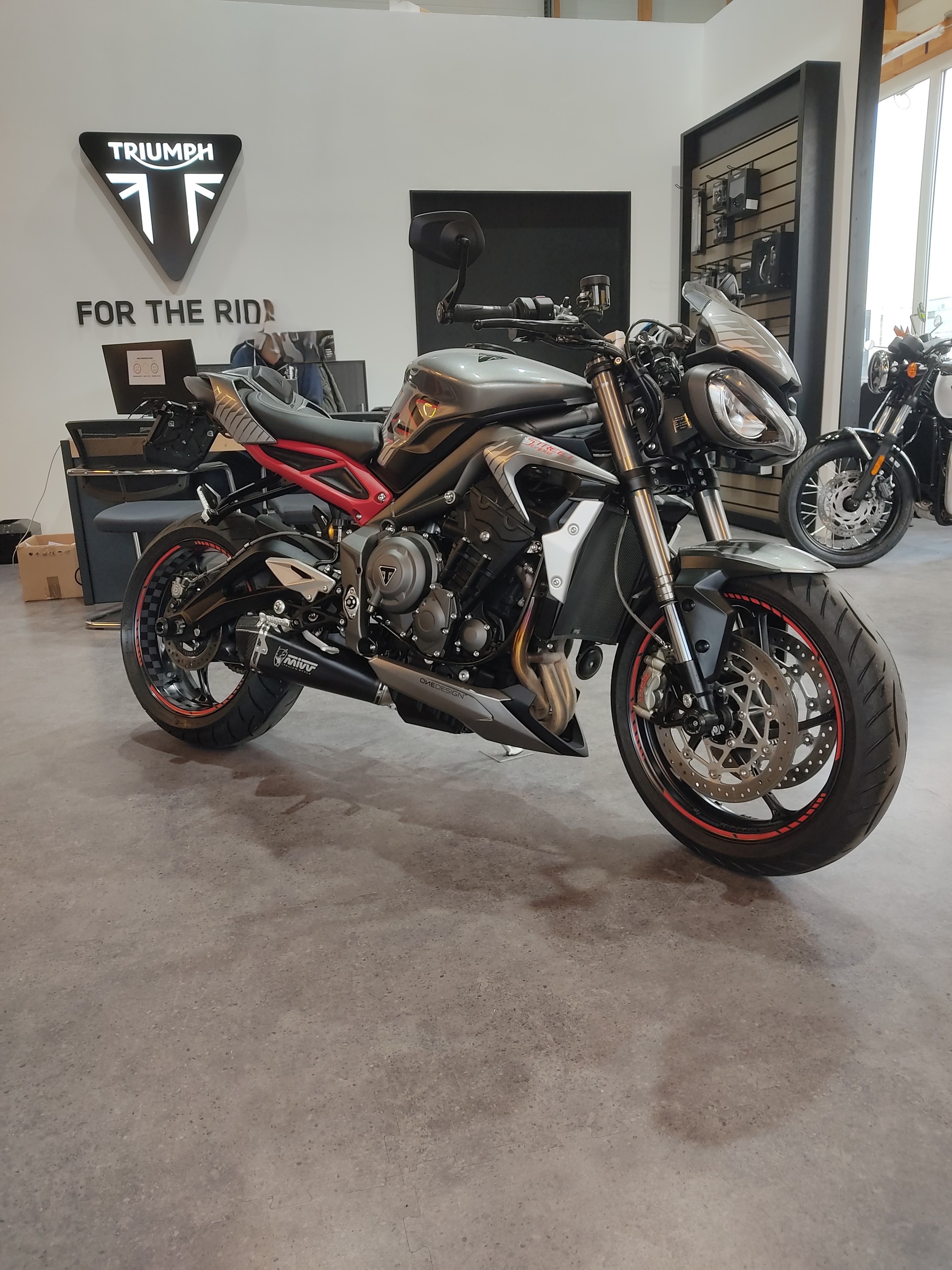 TRIUMPH Street Triple-image-0