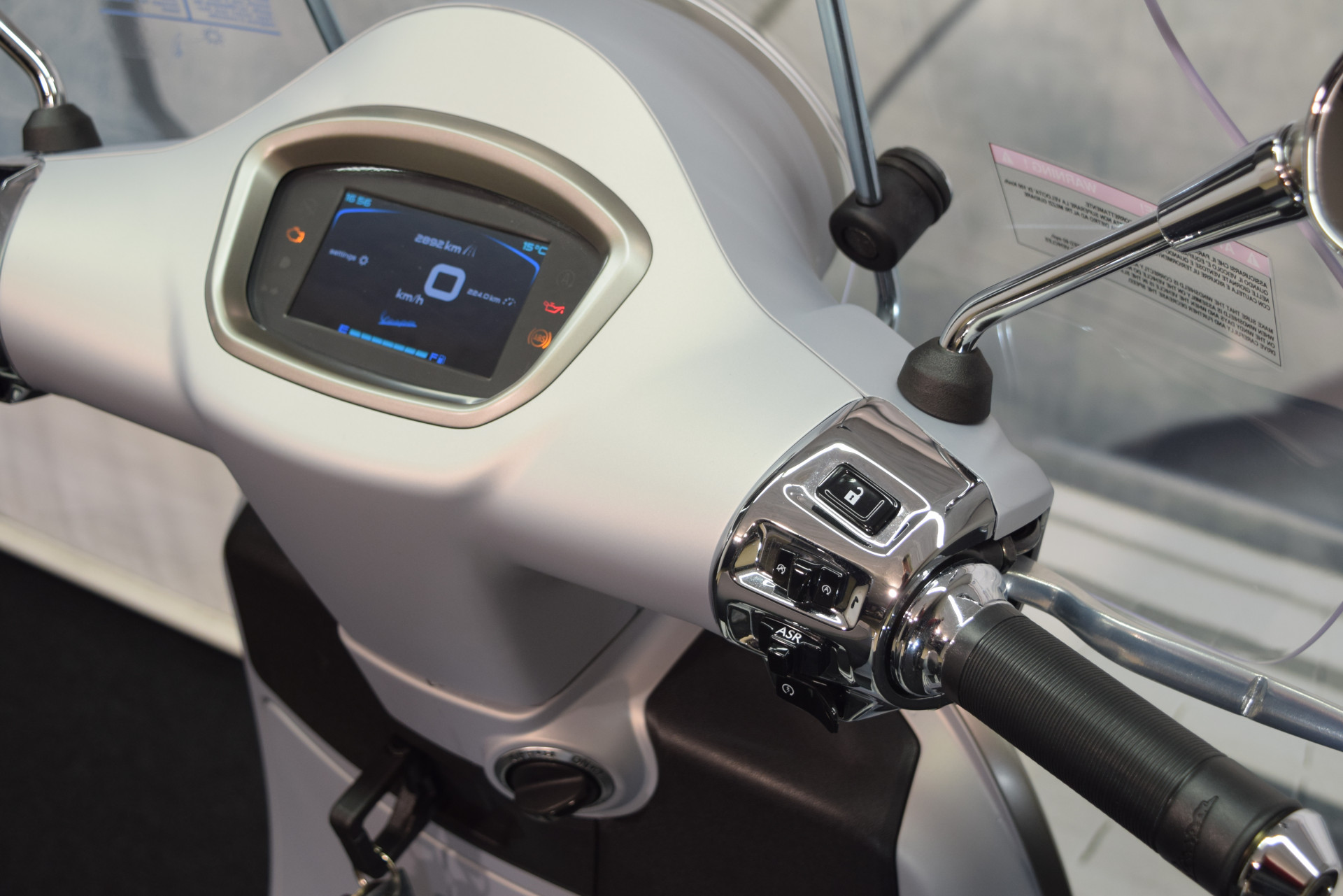 PIAGGIO Vespa GTS 125 inkl. Windschild-image-5