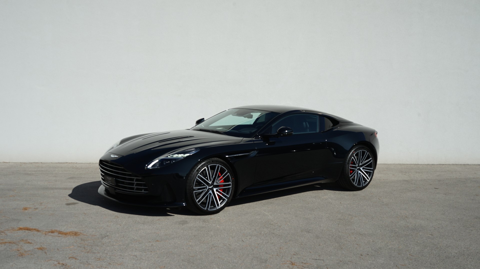 ASTON MARTIN DB12