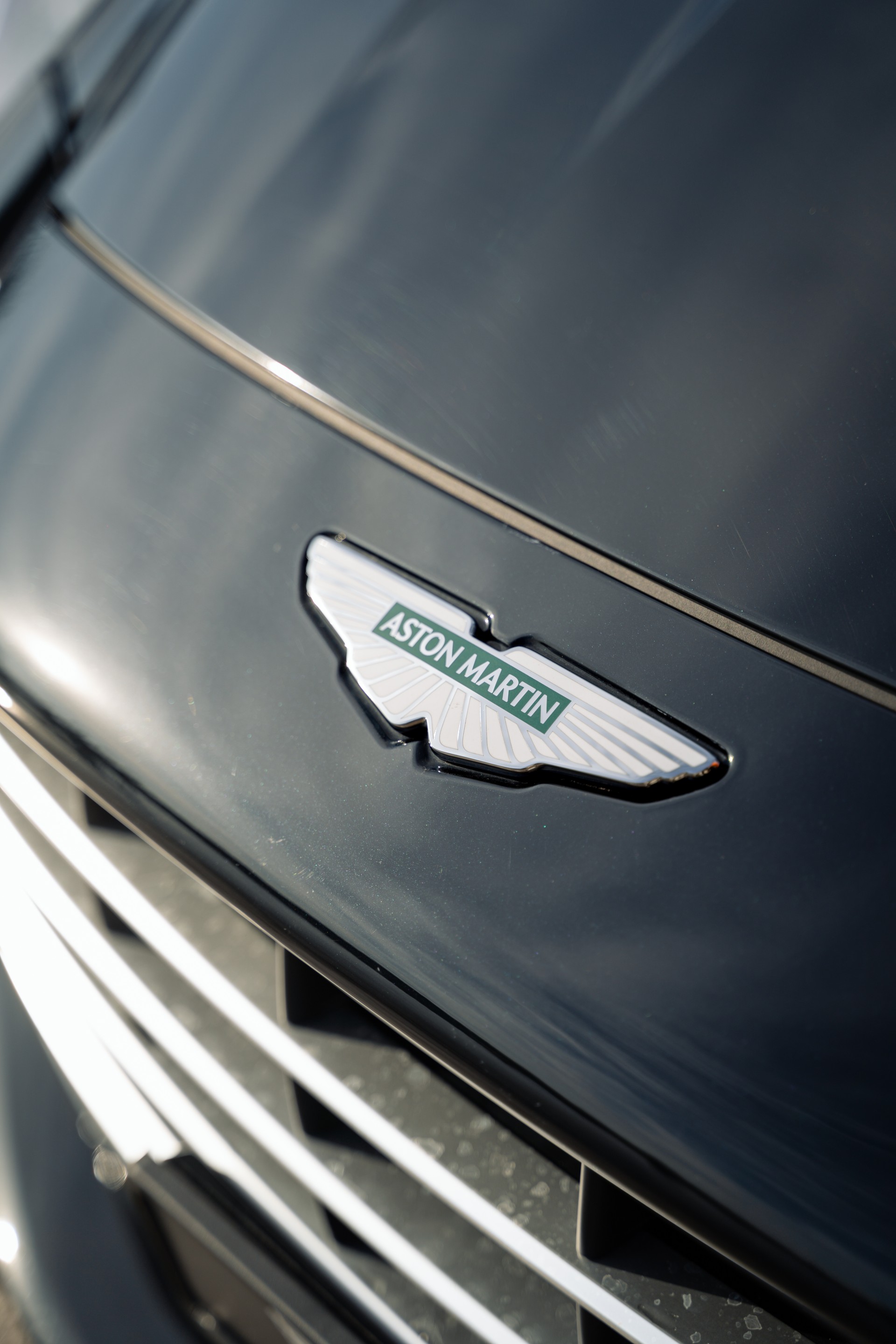 ASTON MARTIN DB12-image-14