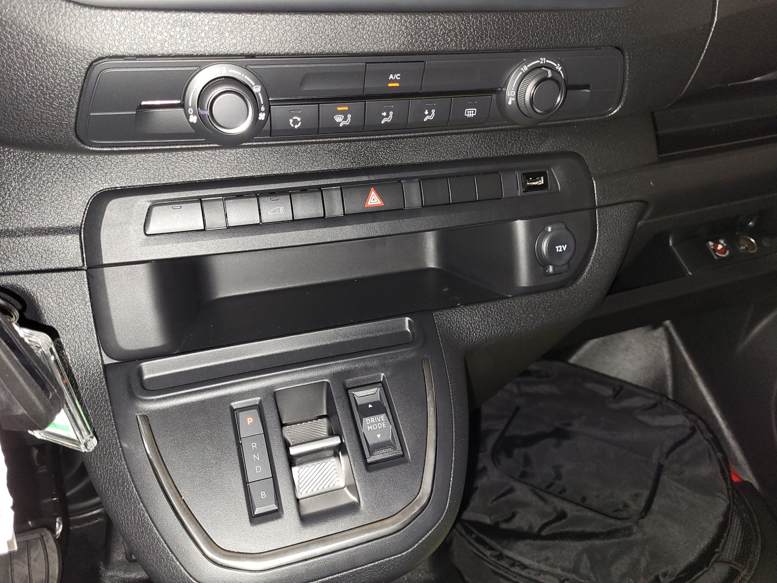 FIAT E-Scudo Kaw. L2 verglast 50 kWh Business Swiss Edition-image-15
