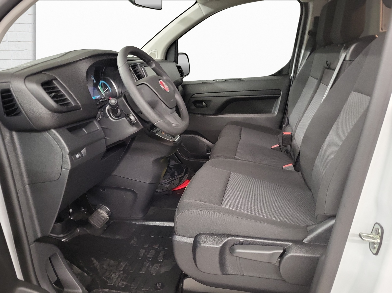 FIAT E-Scudo Kaw. L2 verglast 50 kWh Business Swiss Edition-image-6