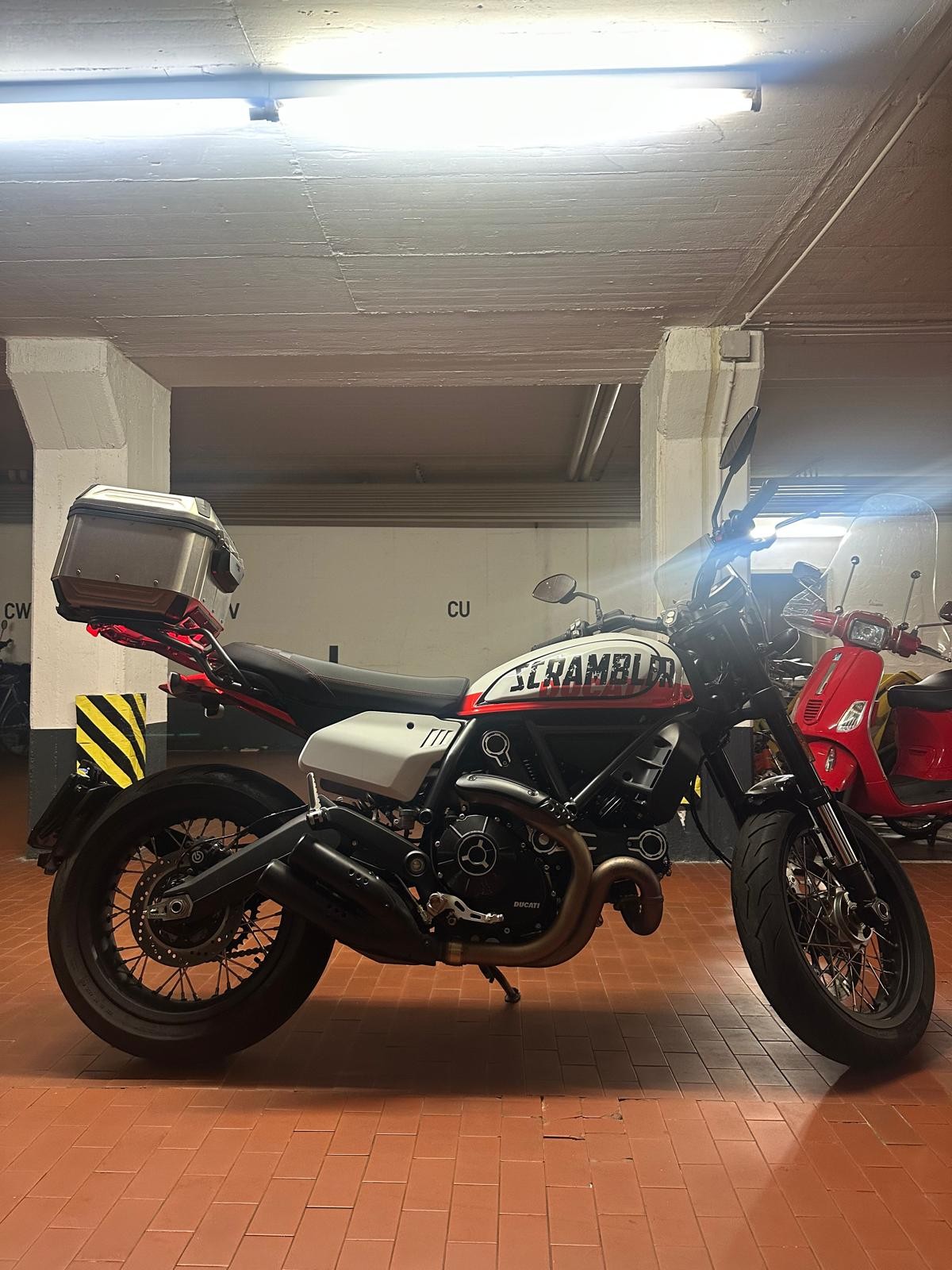 DUCATI 800-image-3