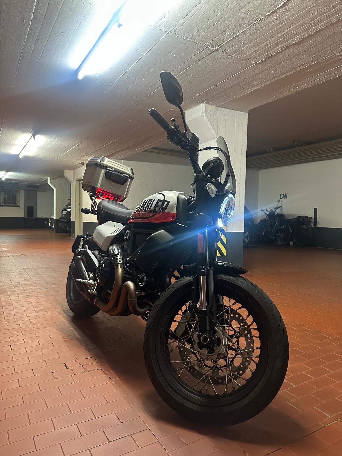 DUCATI 800-image-2