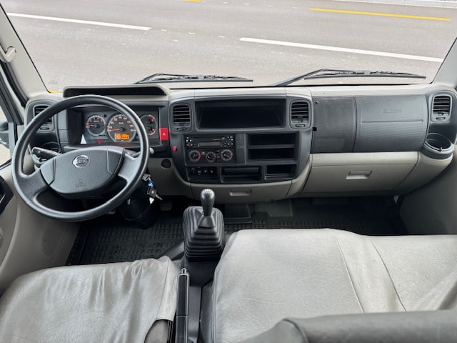 NISSAN Cabstar Comfort 35.13 **16000 km** 6 Plätzer 3.5 t Anhängelast-image-10