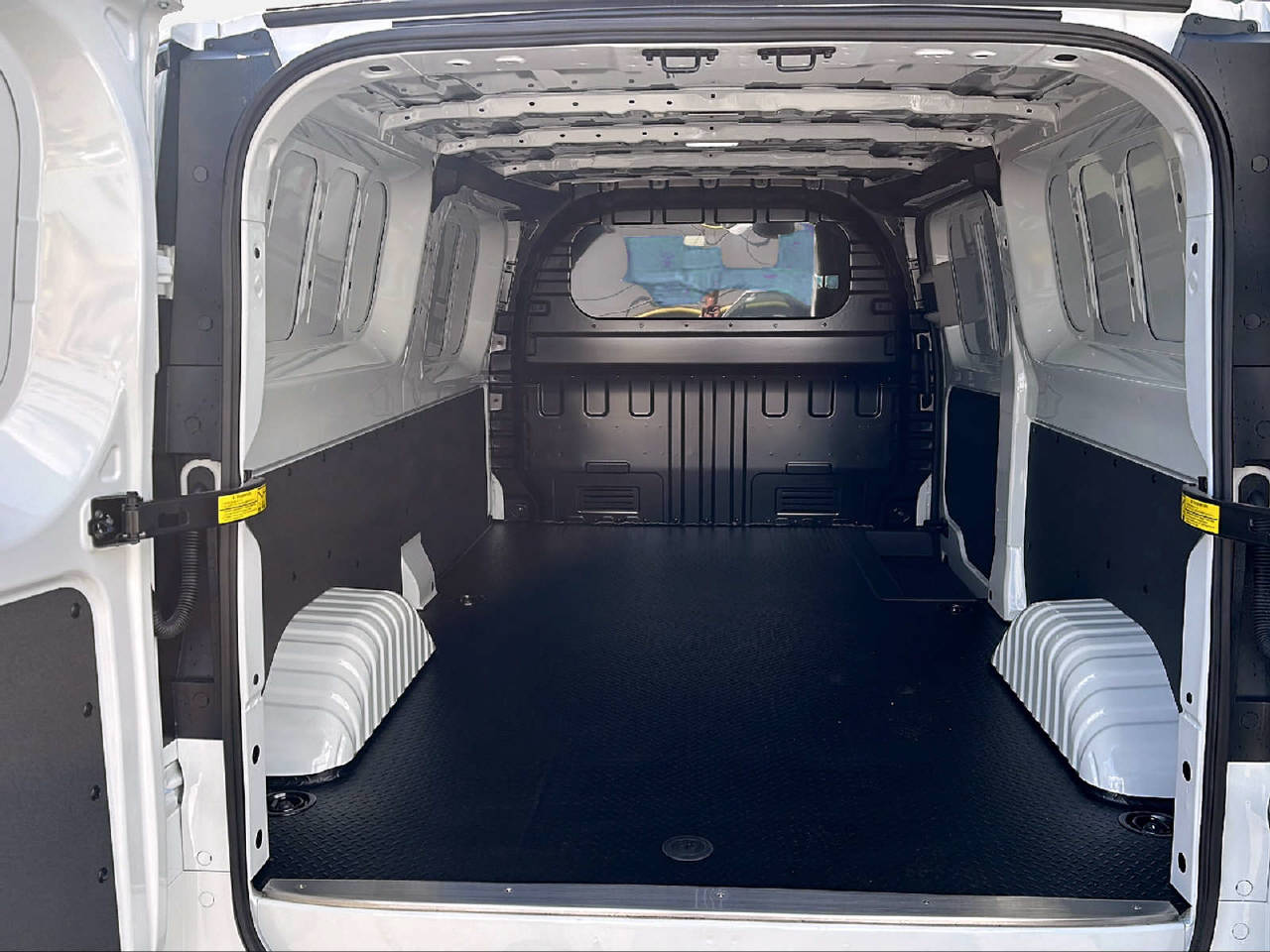 MAXUS eDeliver 7 Kaw. L2 E-Motor 88kWh AWD-image-8
