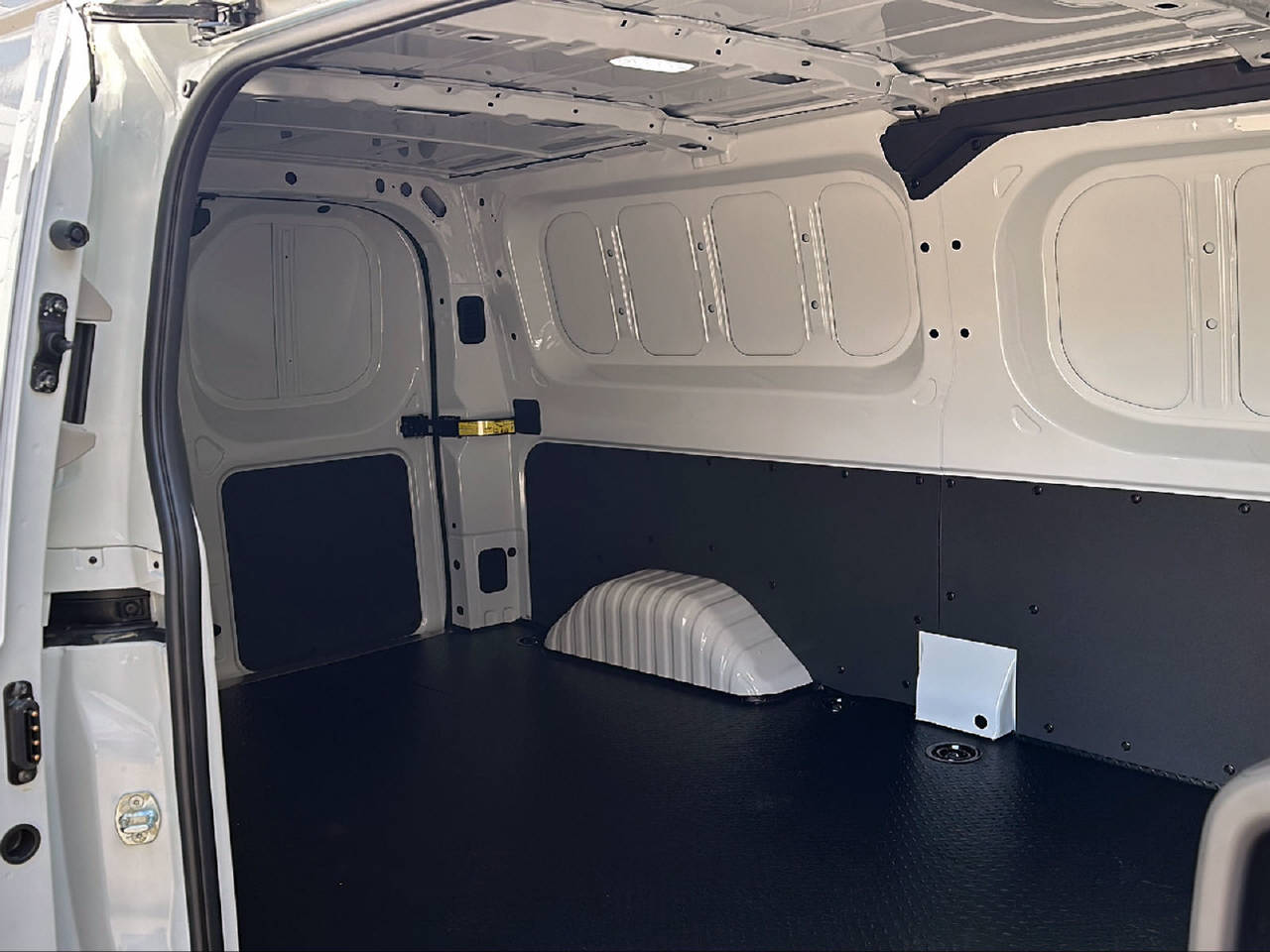 MAXUS eDeliver 7 Kaw. L2 E-Motor 88kWh AWD-image-9