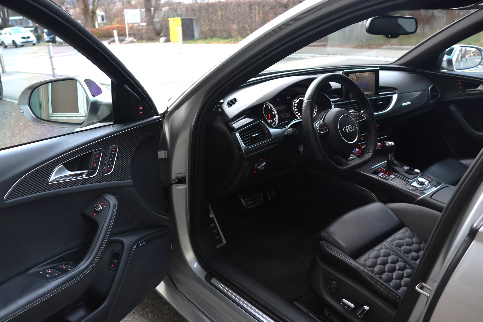 AUDI RS6 Avant 4.0 TFSI V8 quattro Tiptronic-image-14