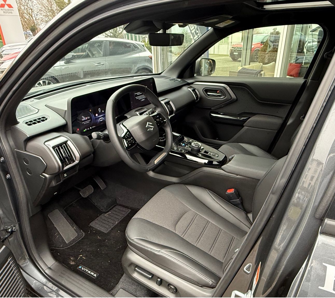 SUZUKI e Vitara Compact Top 4x4-image-4