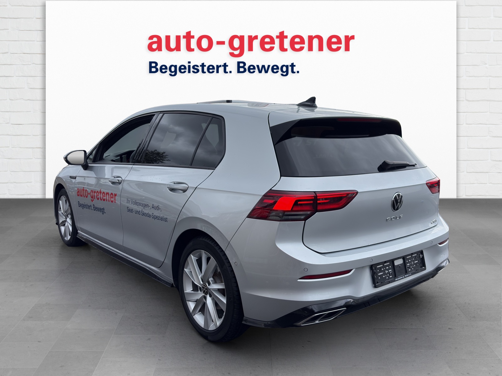 VW Golf VIII 1.5 eTSI R-Line DSG-showroom-element-1