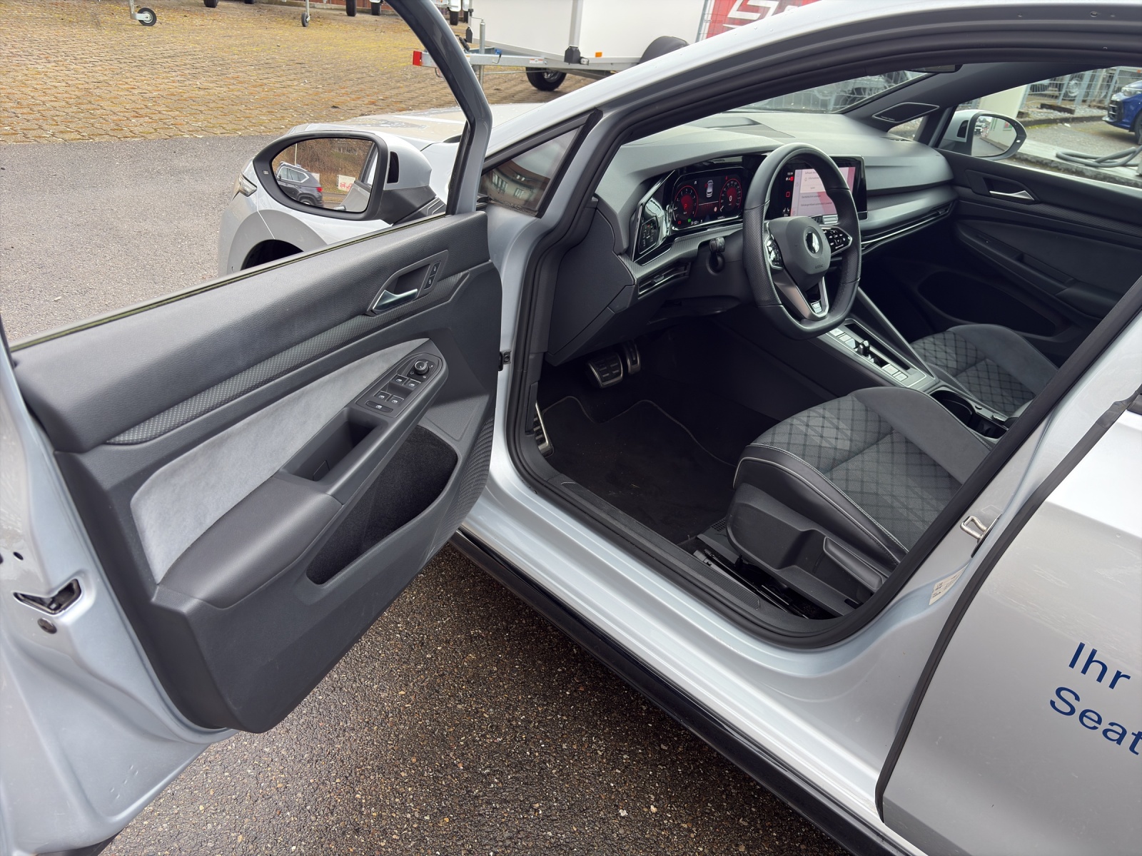 VW Golf VIII 1.5 eTSI R-Line DSG-showroom-element-3