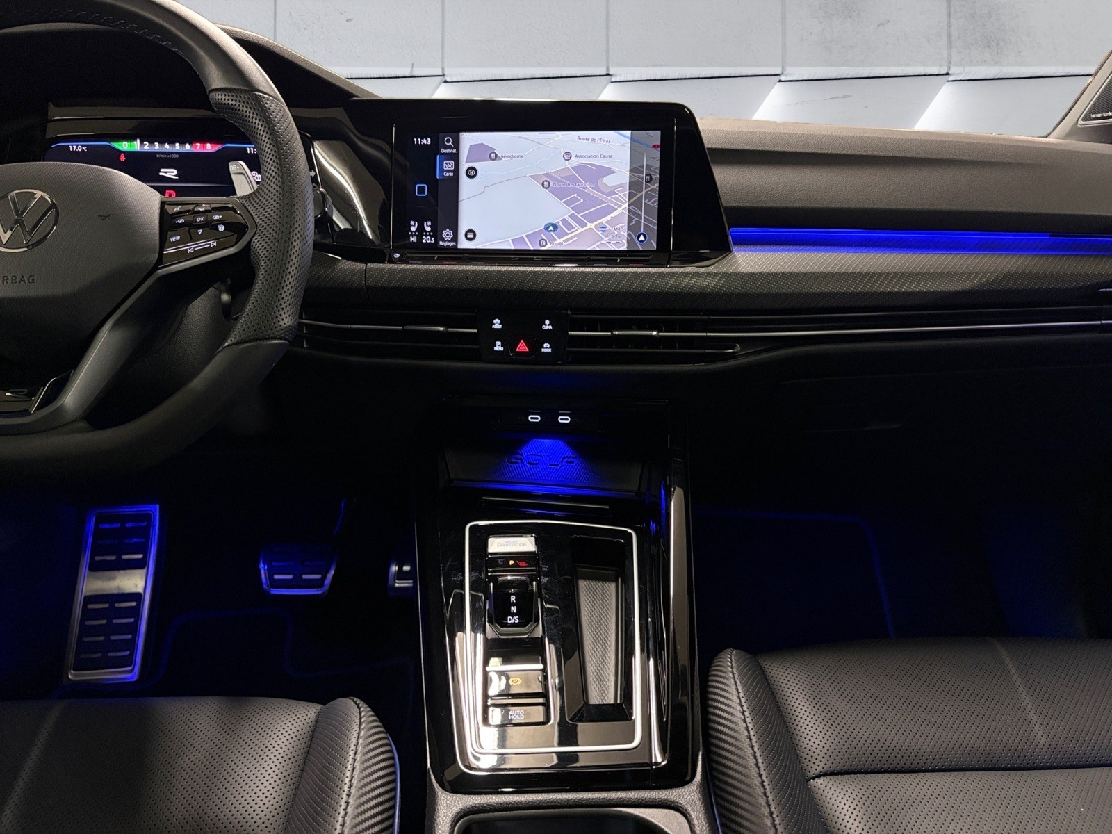 VW Golf 2.0 TSI R DSG 4Motion/Head-up- Display / Pack Cuir / Toit ouvrant / Caméra de recul/ Soundsystem Harman Kardon-image-11