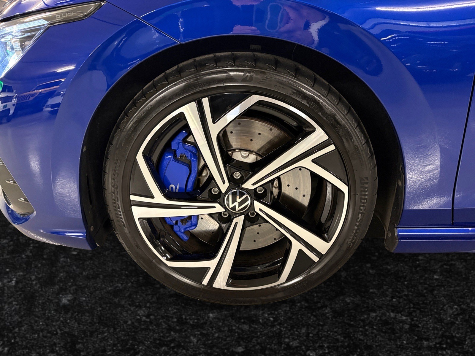 VW Golf 2.0 TSI R DSG 4Motion/Head-up- Display / Pack Cuir / Toit ouvrant / Caméra de recul/ Soundsystem Harman Kardon-image-15