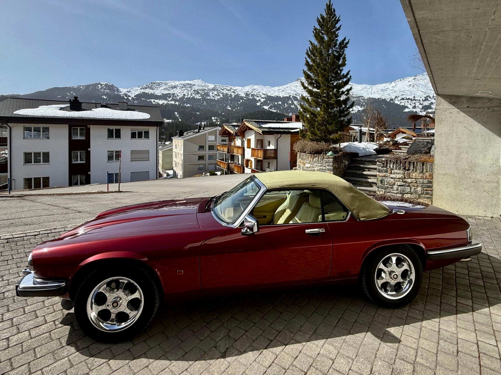 JAGUAR XJS 5.3 V12 Convertible-image-5
