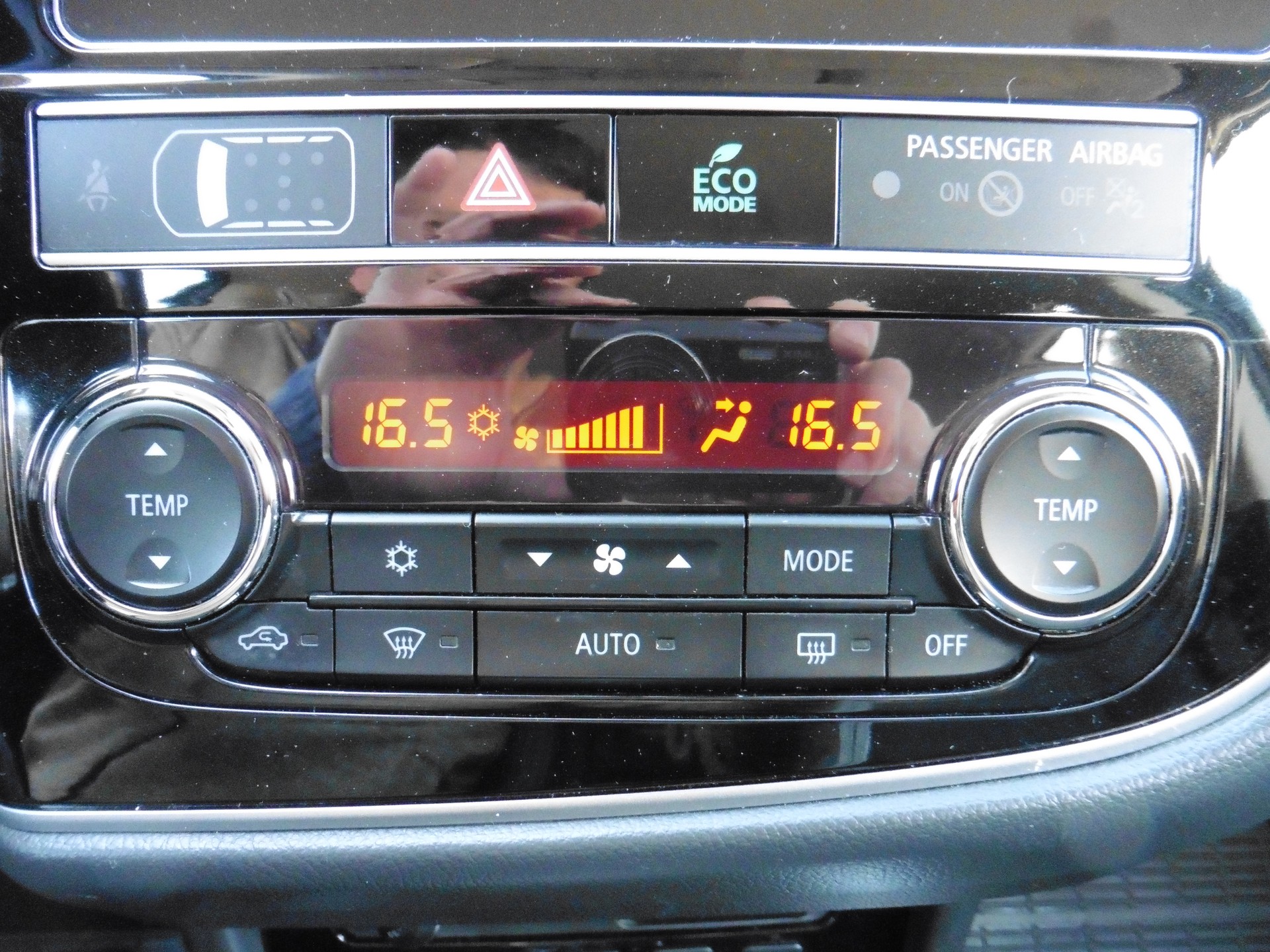 MITSUBISHI Outlander 2.4 PHEV Style 4WD Automatic-image-17