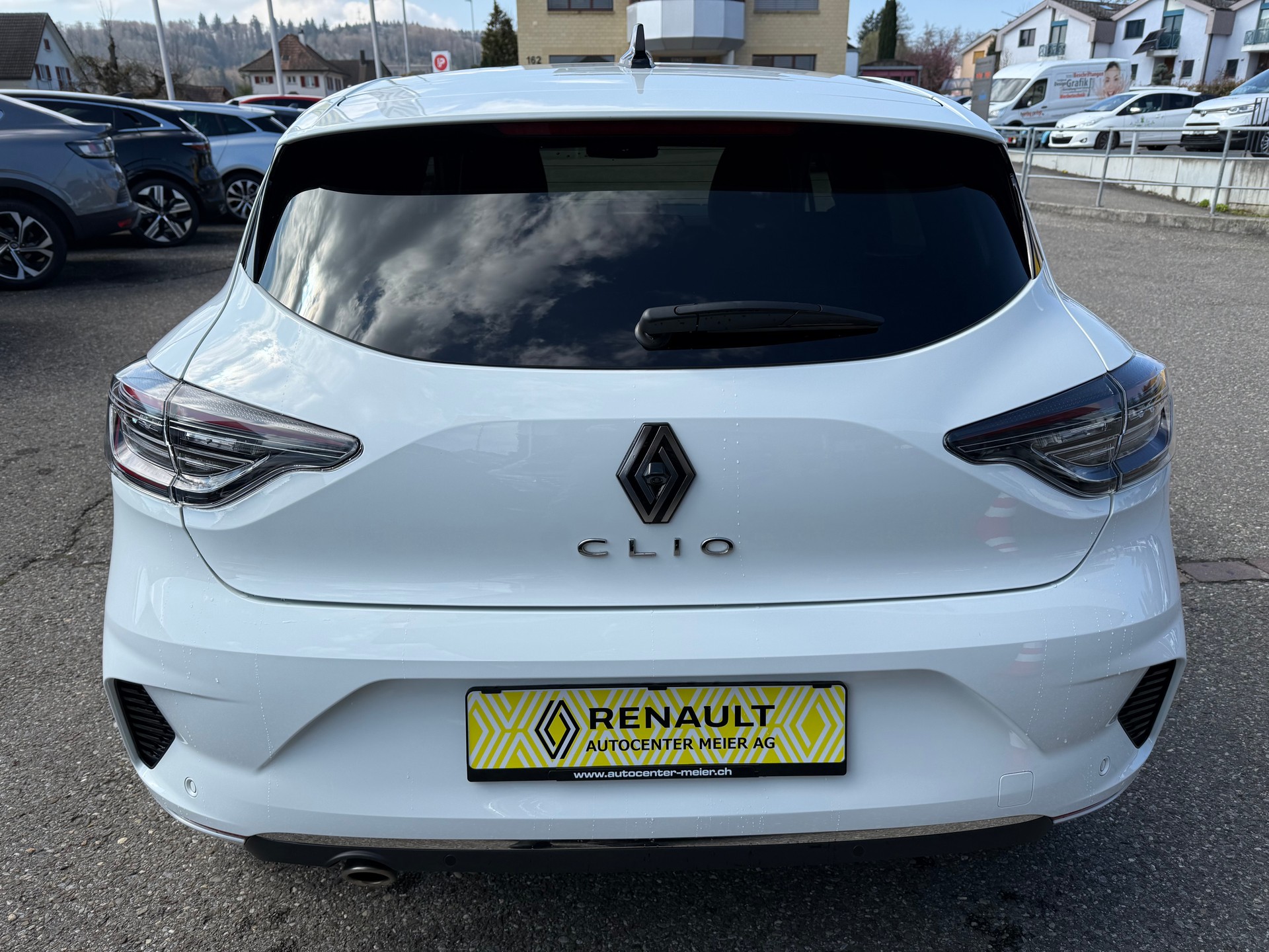 RENAULT Clio 1.0 Techno-image-4