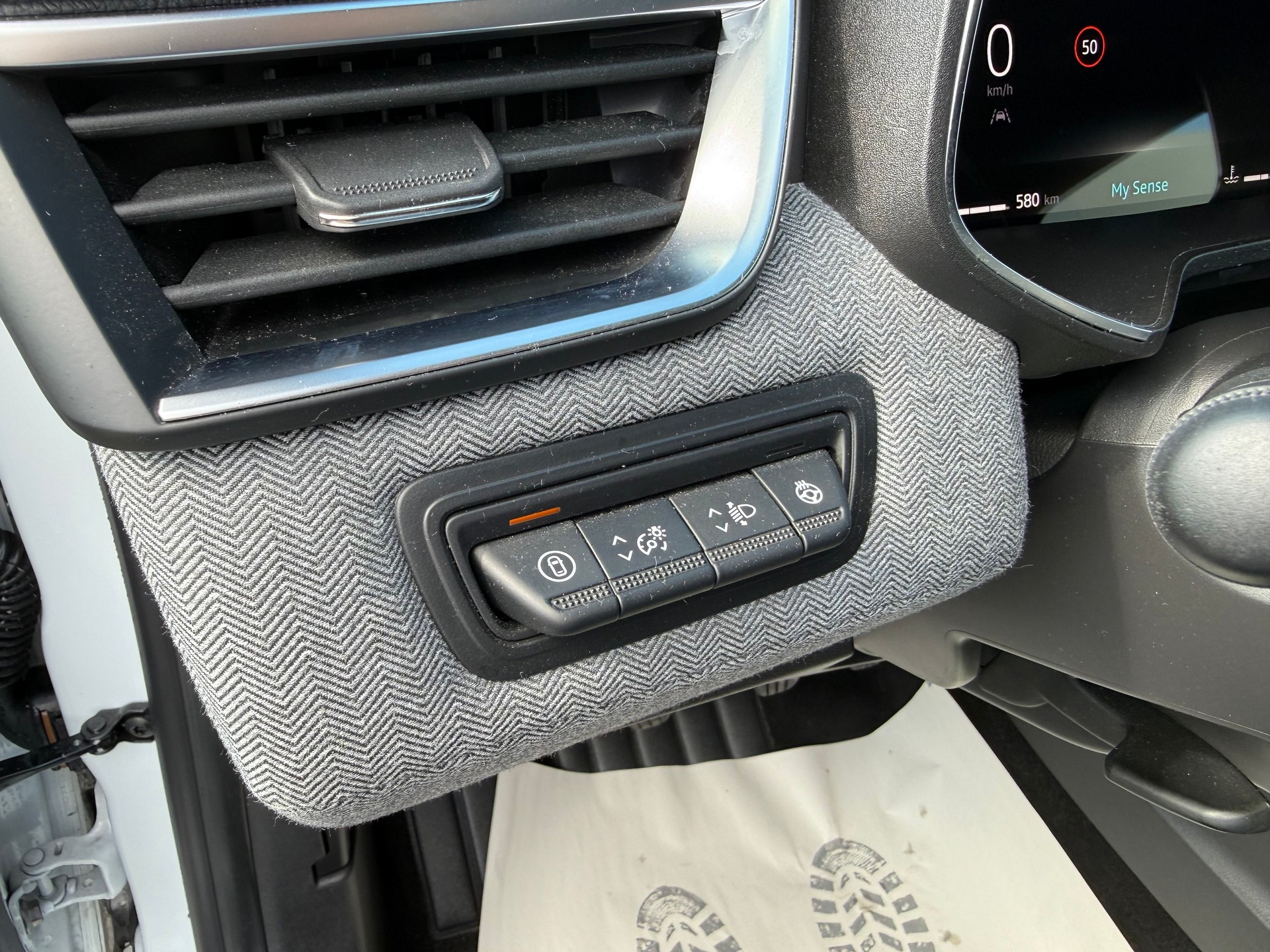 RENAULT Clio 1.0 Techno-image-13