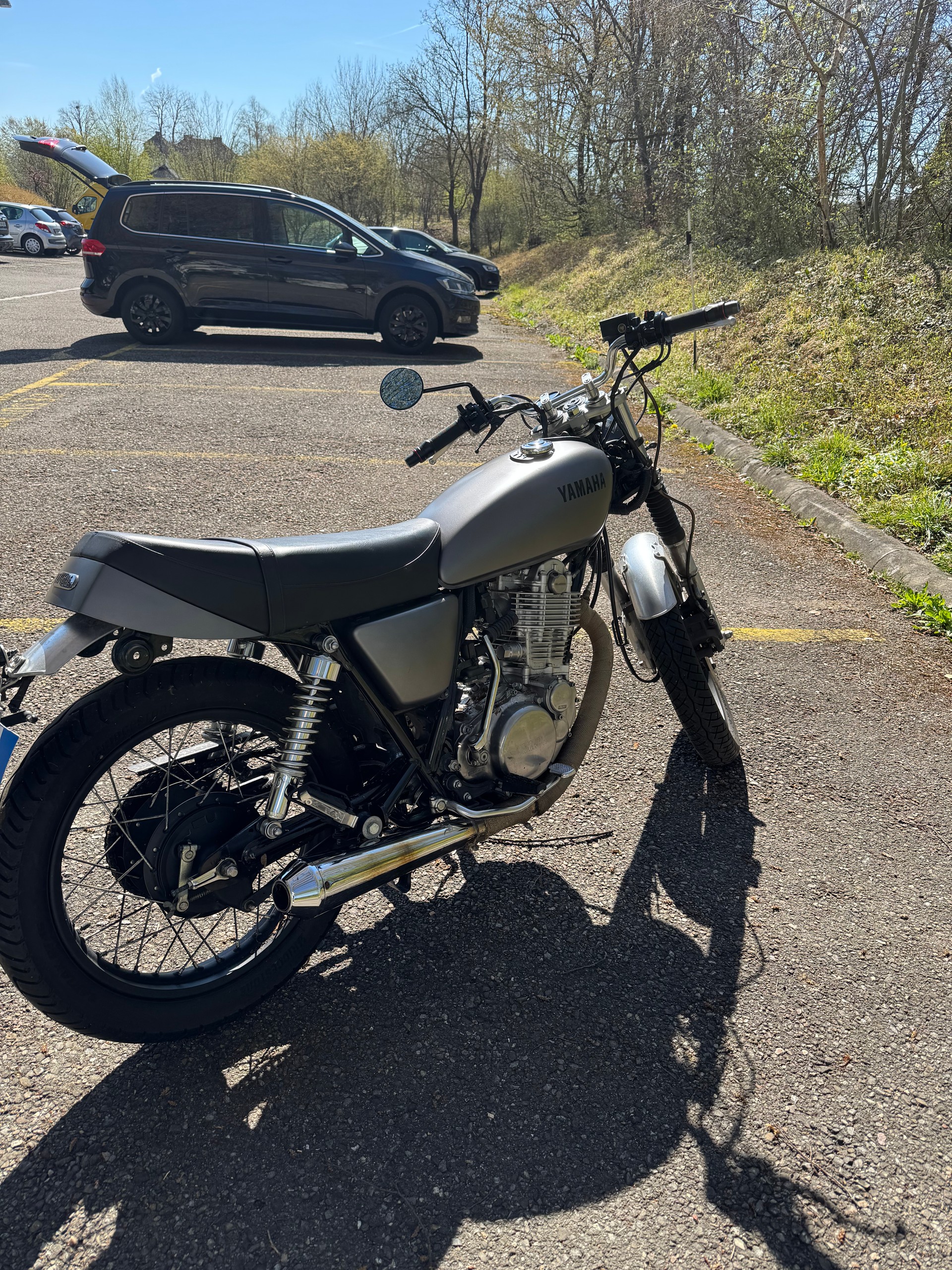 YAMAHA SR 400-image-2