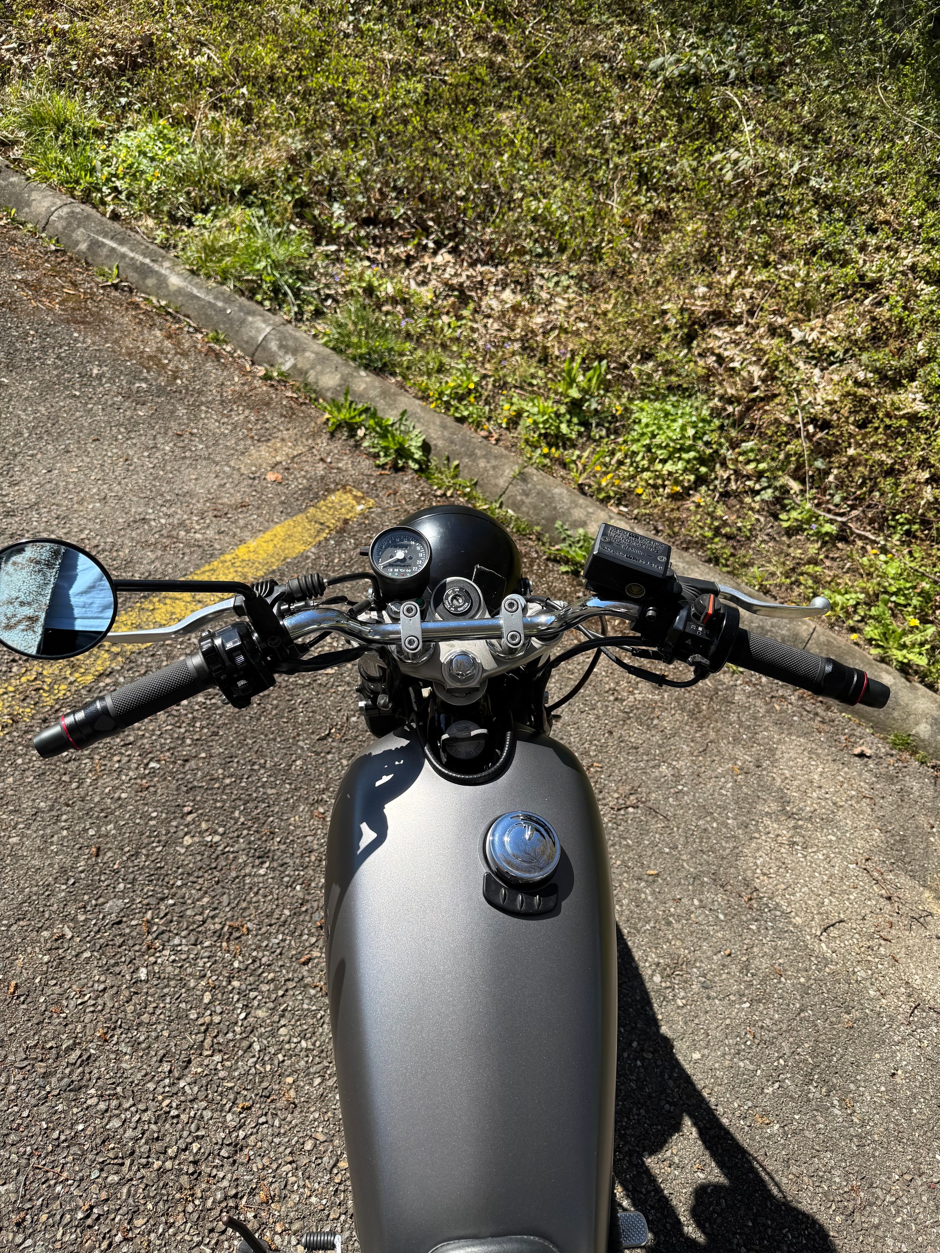 YAMAHA SR 400-image-1
