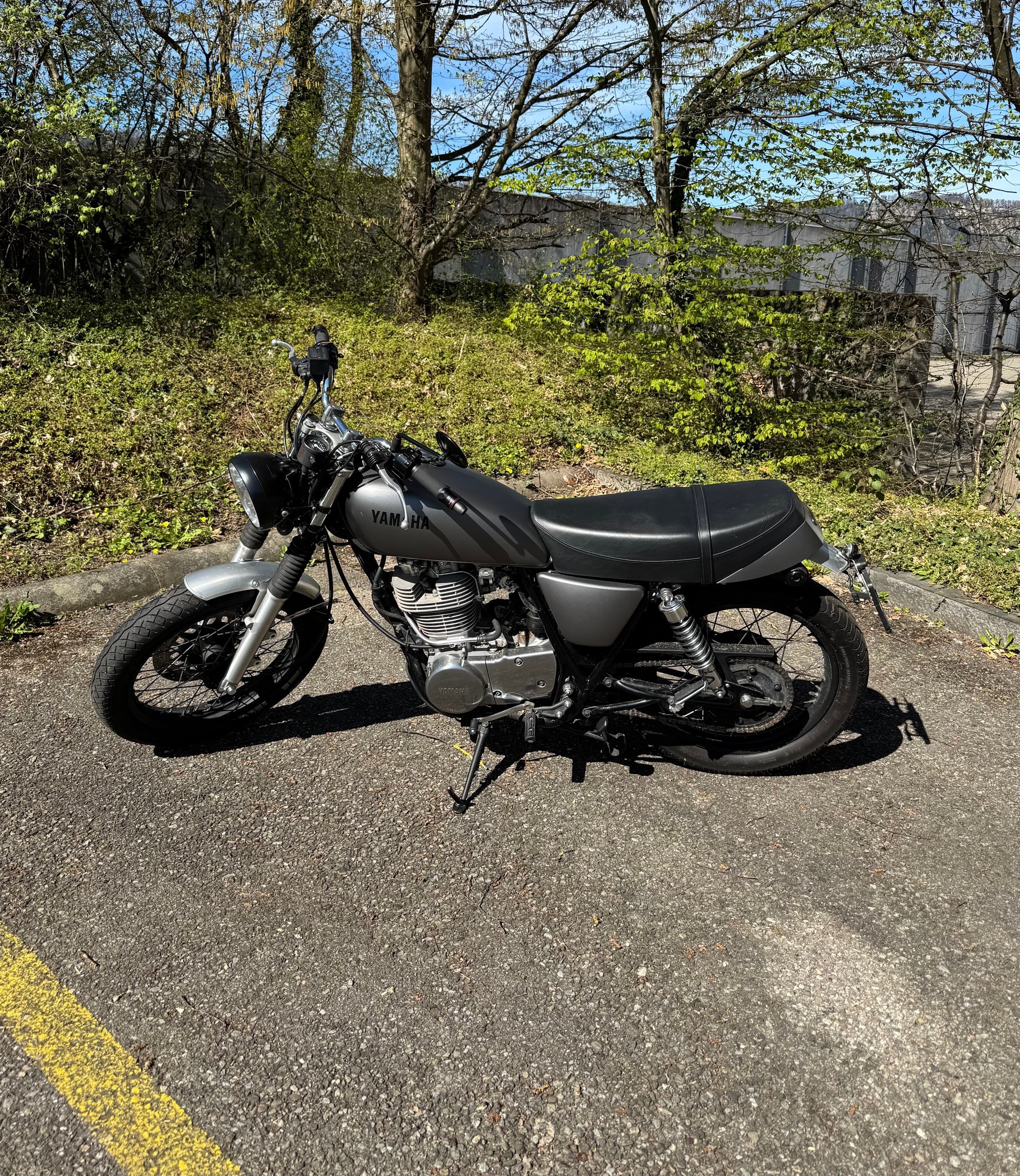 YAMAHA SR 400-image-4