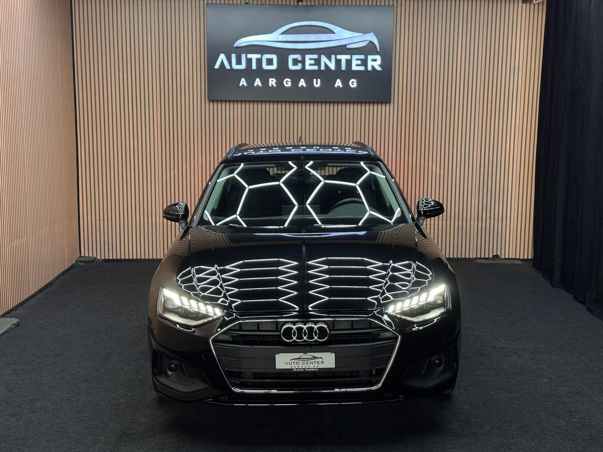 AUDI A4 Avant 2.0 35 TDI Attraction S-Tronic | 1 Jahr Garantie | Facelift | *ab CHF 249.-/ Monat*-showroom-element-1