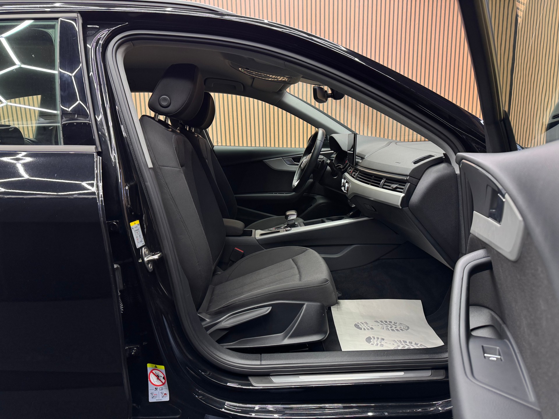 AUDI A4 Avant 2.0 35 TDI Attraction S-Tronic | 1 Jahr Garantie | Facelift | *ab CHF 249.-/ Monat*-image-13