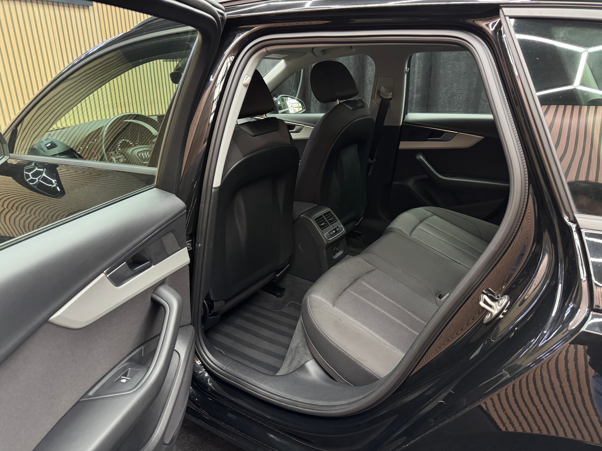 AUDI A4 Avant 2.0 35 TDI Attraction S-Tronic | 1 Jahr Garantie | Facelift | *ab CHF 249.-/ Monat*-image-11