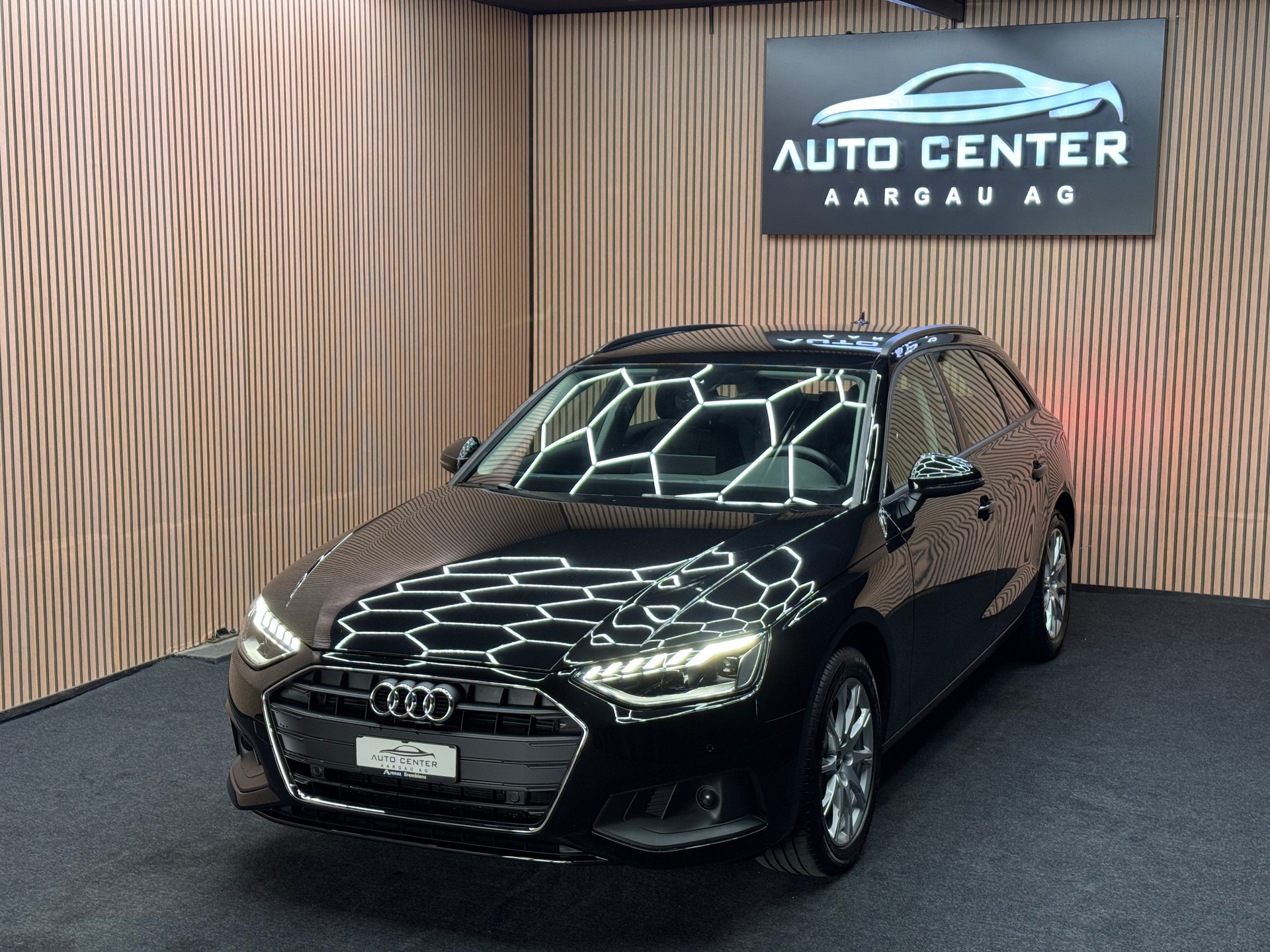 AUDI A4 Avant 2.0 35 TDI Attraction S-Tronic | 1 Jahr Garantie | Facelift | *ab CHF 249.-/ Monat*-showroom-element-2