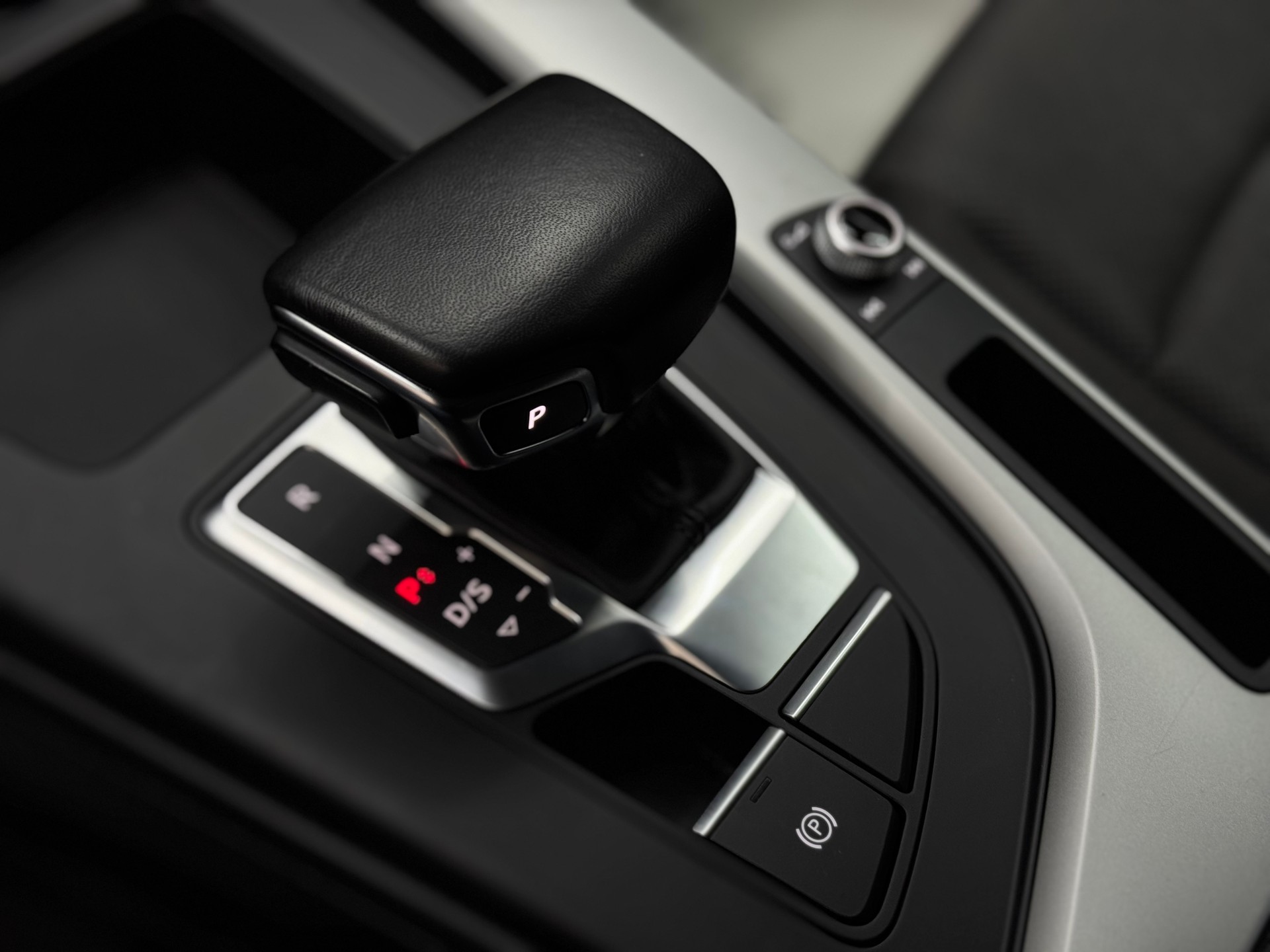 AUDI A4 Avant 2.0 35 TDI Attraction S-Tronic | 1 Jahr Garantie | Facelift | *ab CHF 249.-/ Monat*-image-21